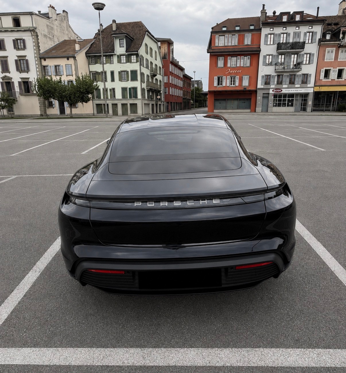 PORSCHE TAYCAN-image-2