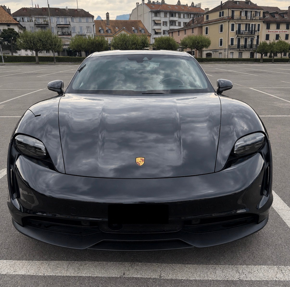 PORSCHE TAYCAN-image-1
