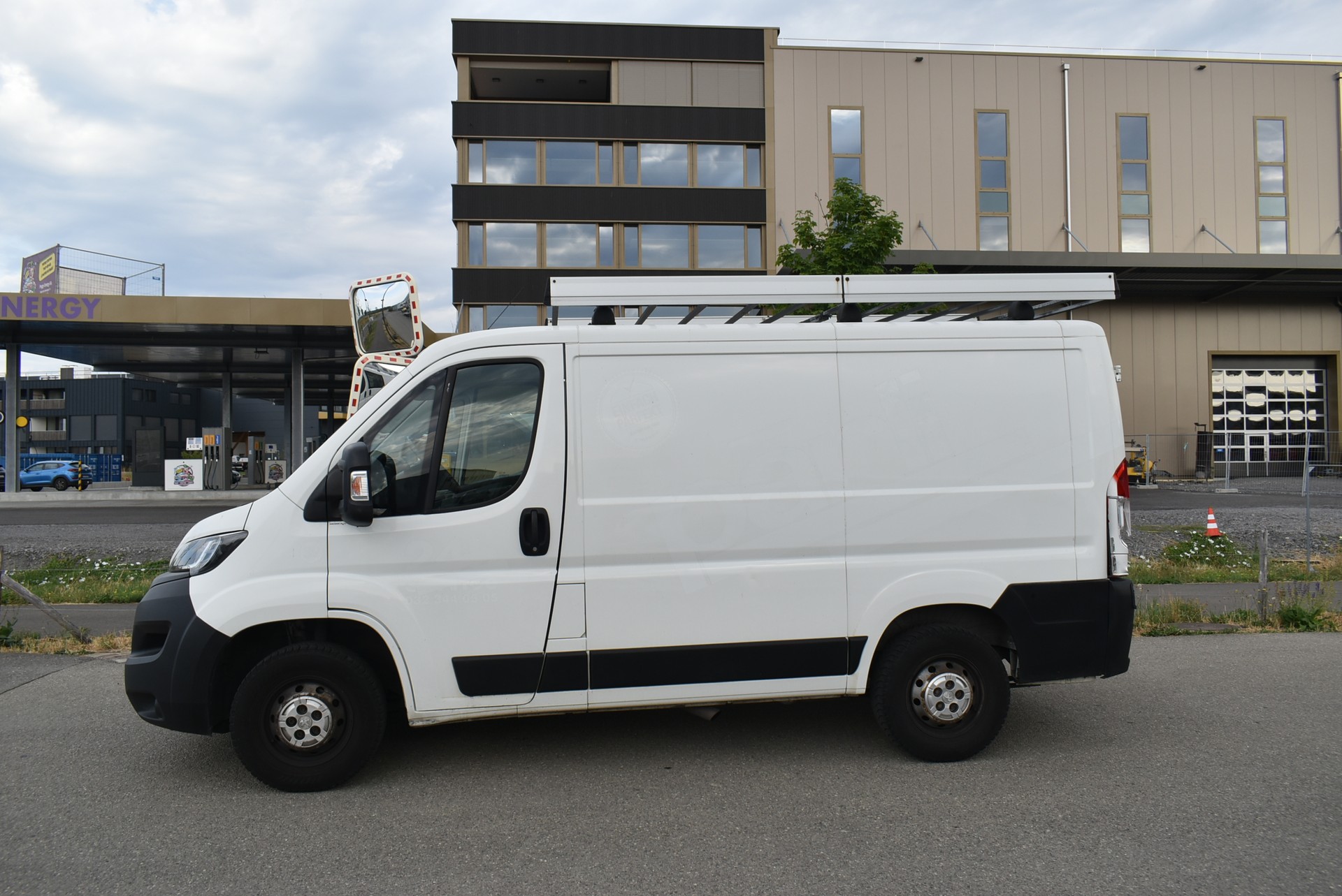 PEUGEOT Boxer 2.2 HDI 333 Active L1H1-image-12