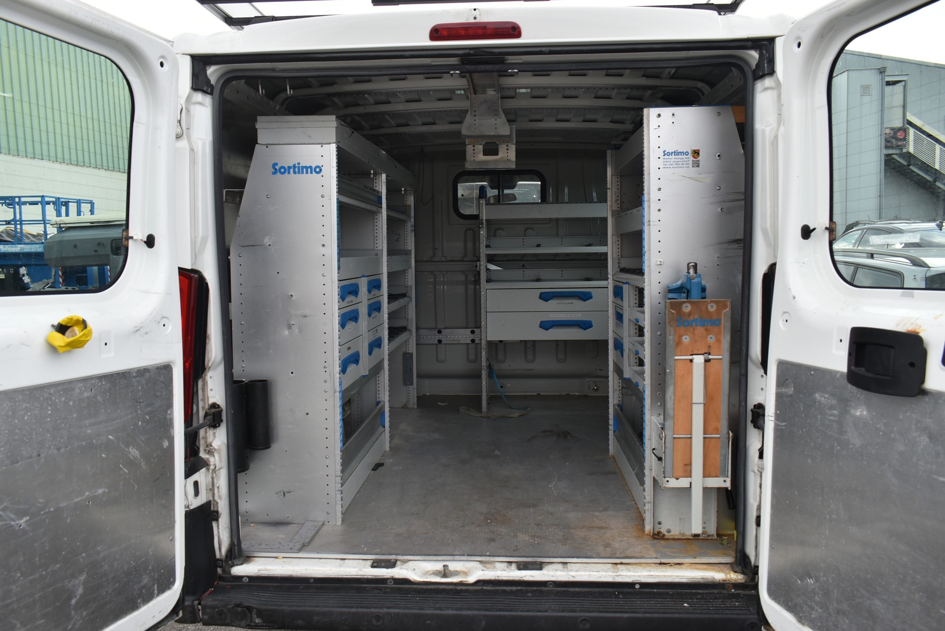PEUGEOT Boxer 2.2 HDI 333 Active L1H1-image-1