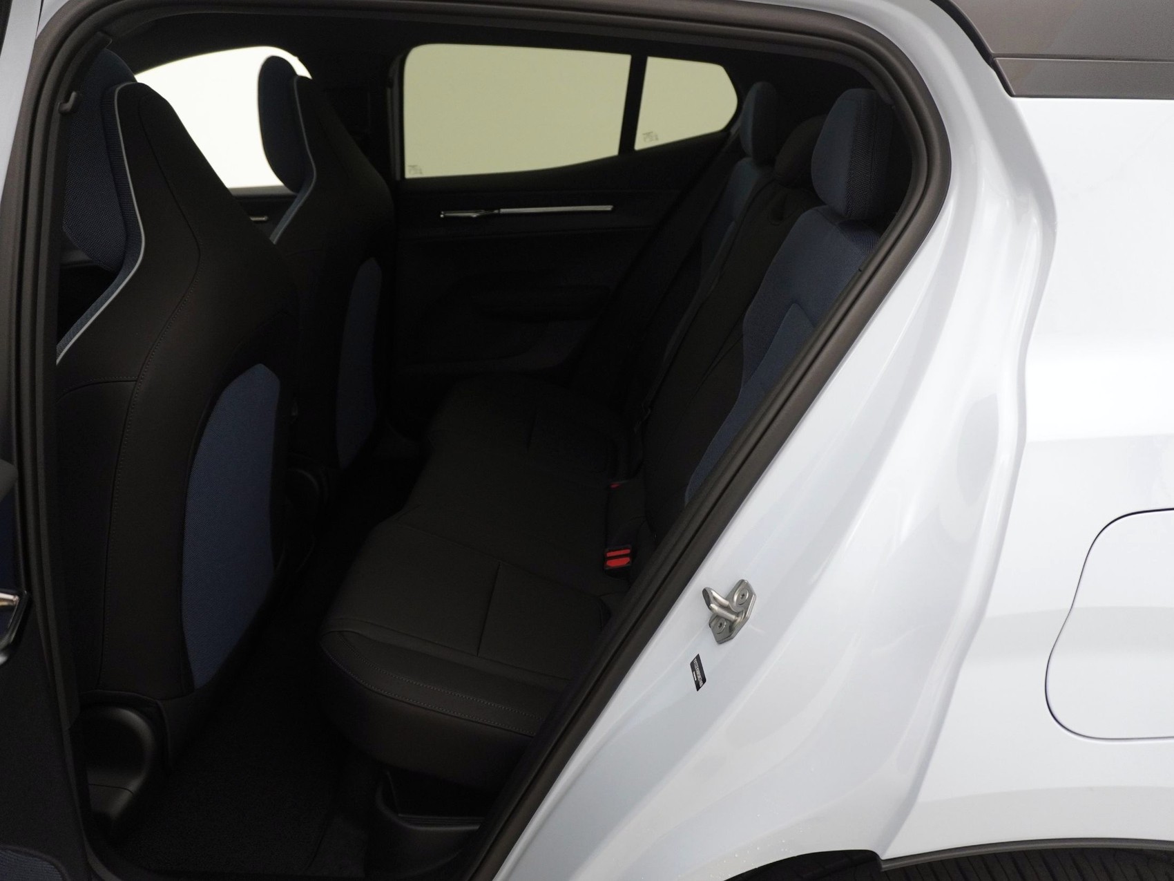 VOLVO EX 30 P8 Ultra AWD-image-13