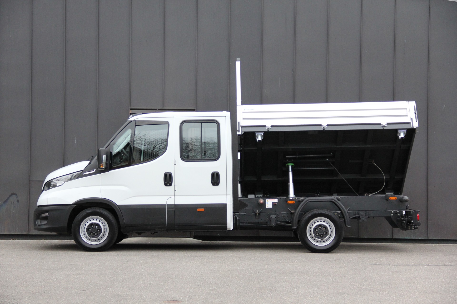 IVECO 35 C 16 A8 D *AUTOMAT* *KIPPER-3-SEITEN* *RÜCKFAHRKAMERA* *7-SITZE* *KLIMA* *ANHÄNGERKUPPLUNG* *910Kg-NUTZLAST*-image-1