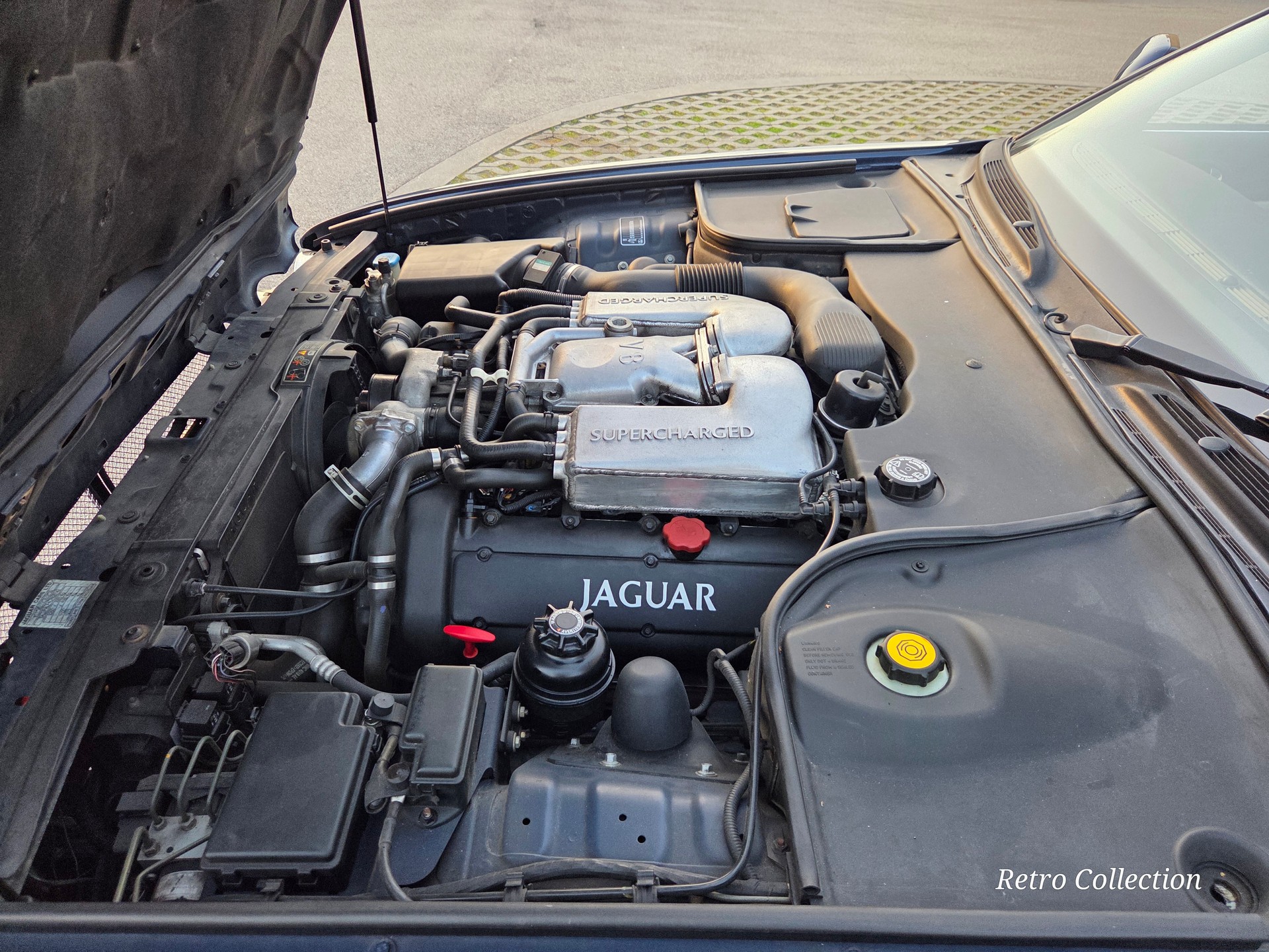 JAGUAR XJR 4.0 V8 S/C - voiture CH - bon état - superbe combinaison couleurs - expertisée 03.2026.-image-15