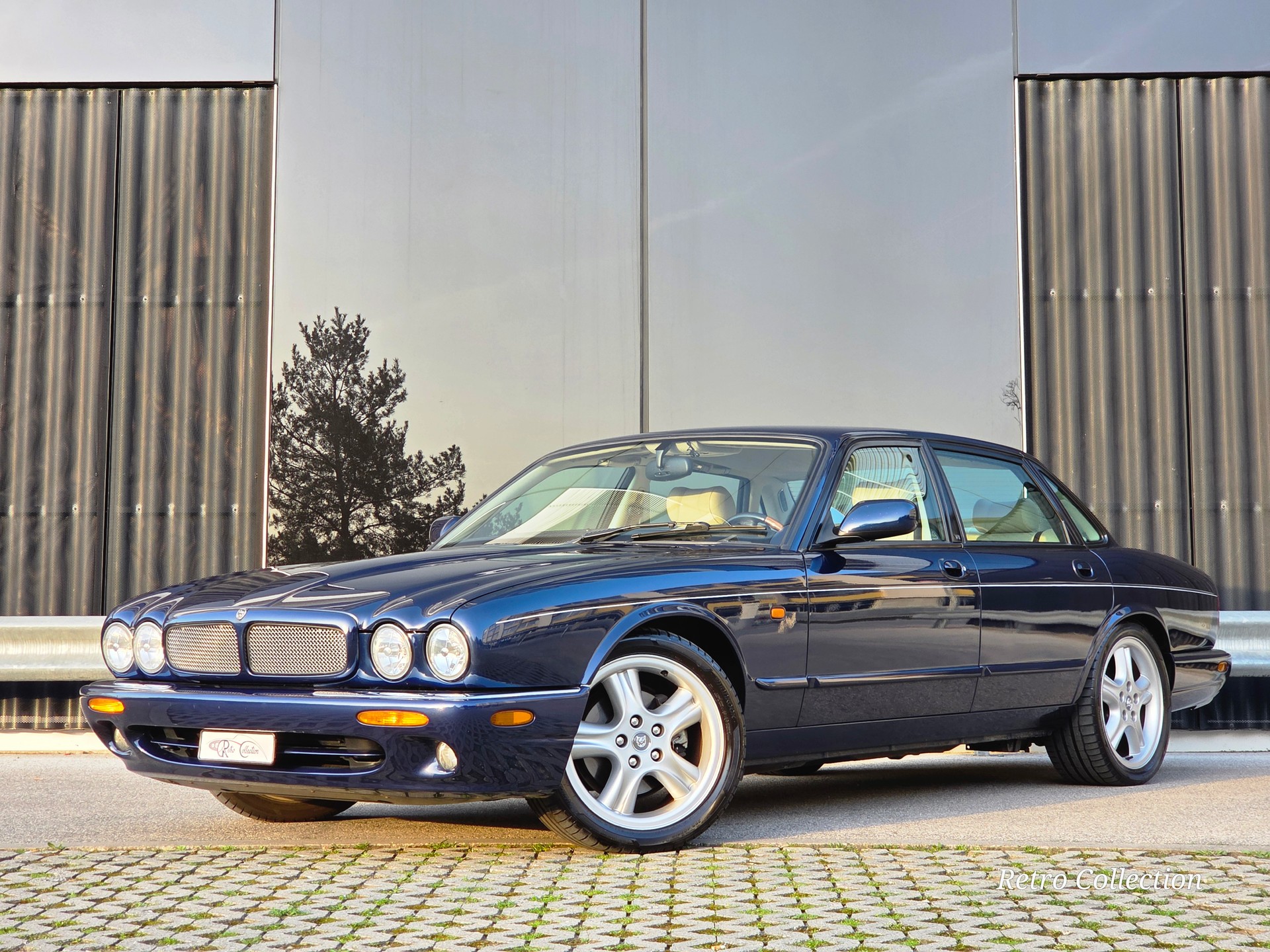 JAGUAR XJR 4.0 V8 S/C - voiture CH - bon état - superbe combinaison couleurs - expertisée 03.2026.-image-0