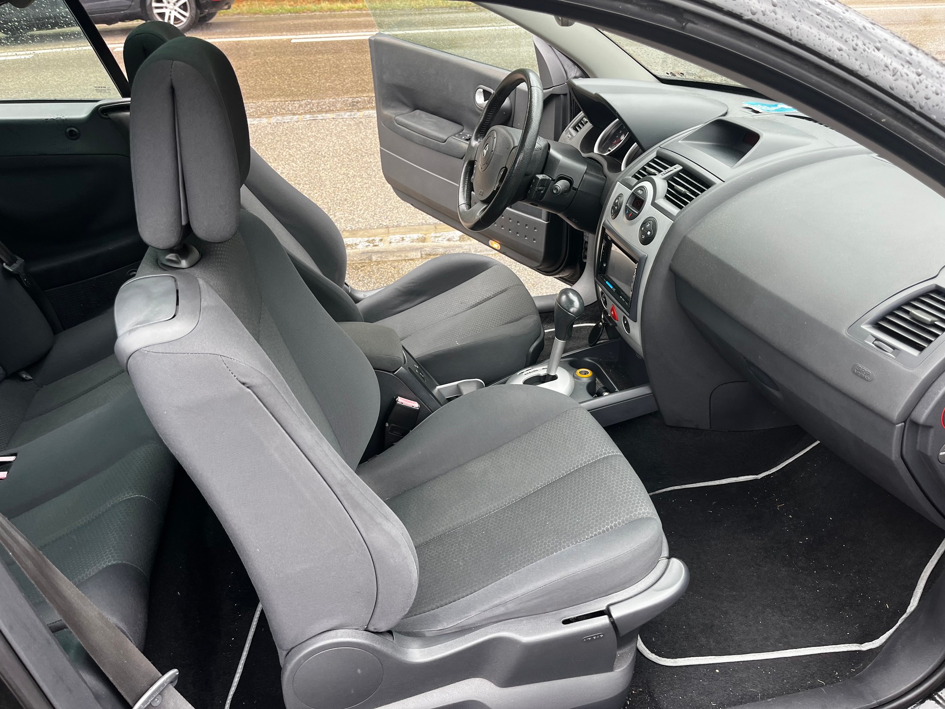 RENAULT MEGANE-image-9