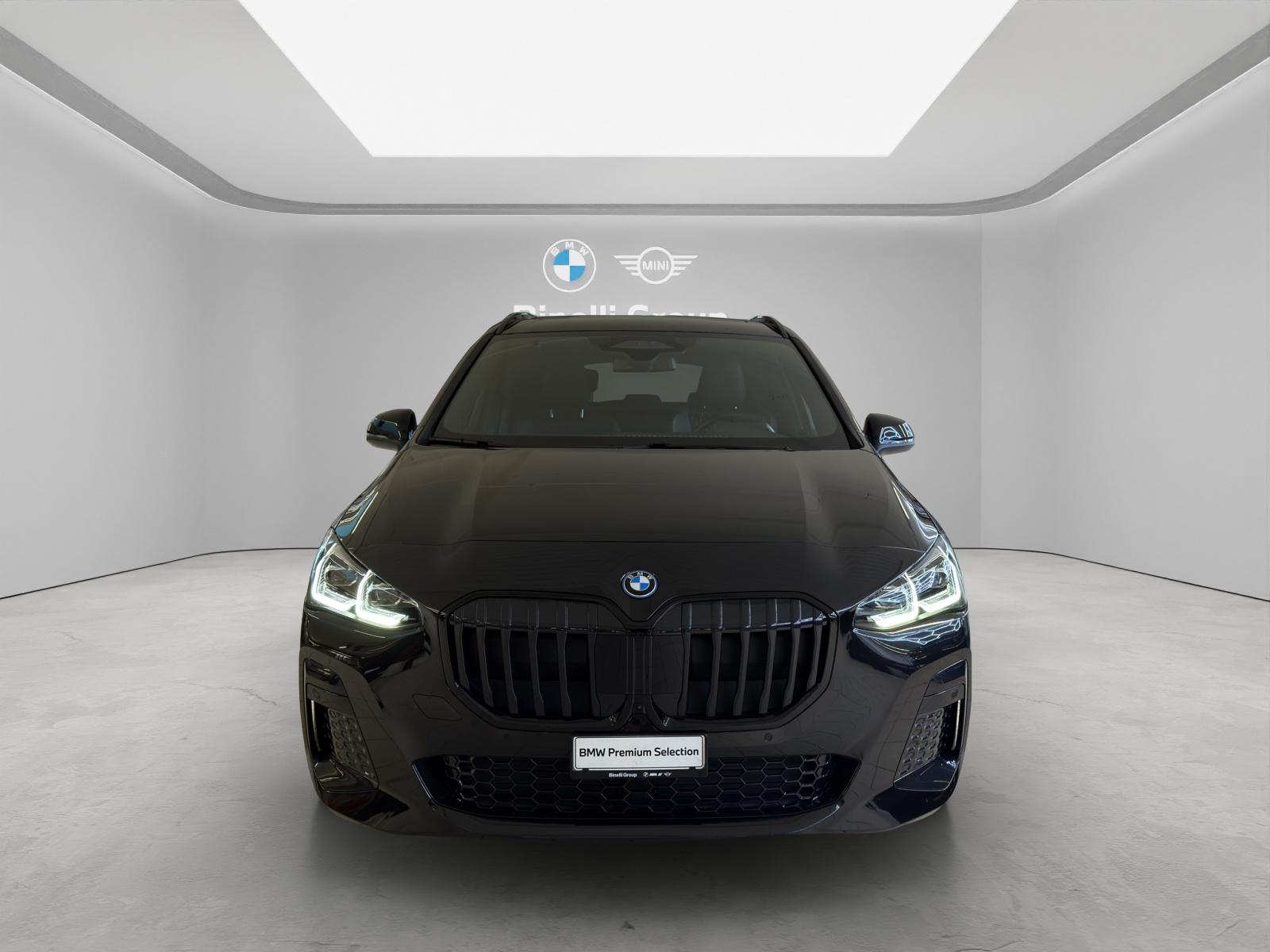 BMW 230e xDrive Active Tourer M-SportPaket-image-8
