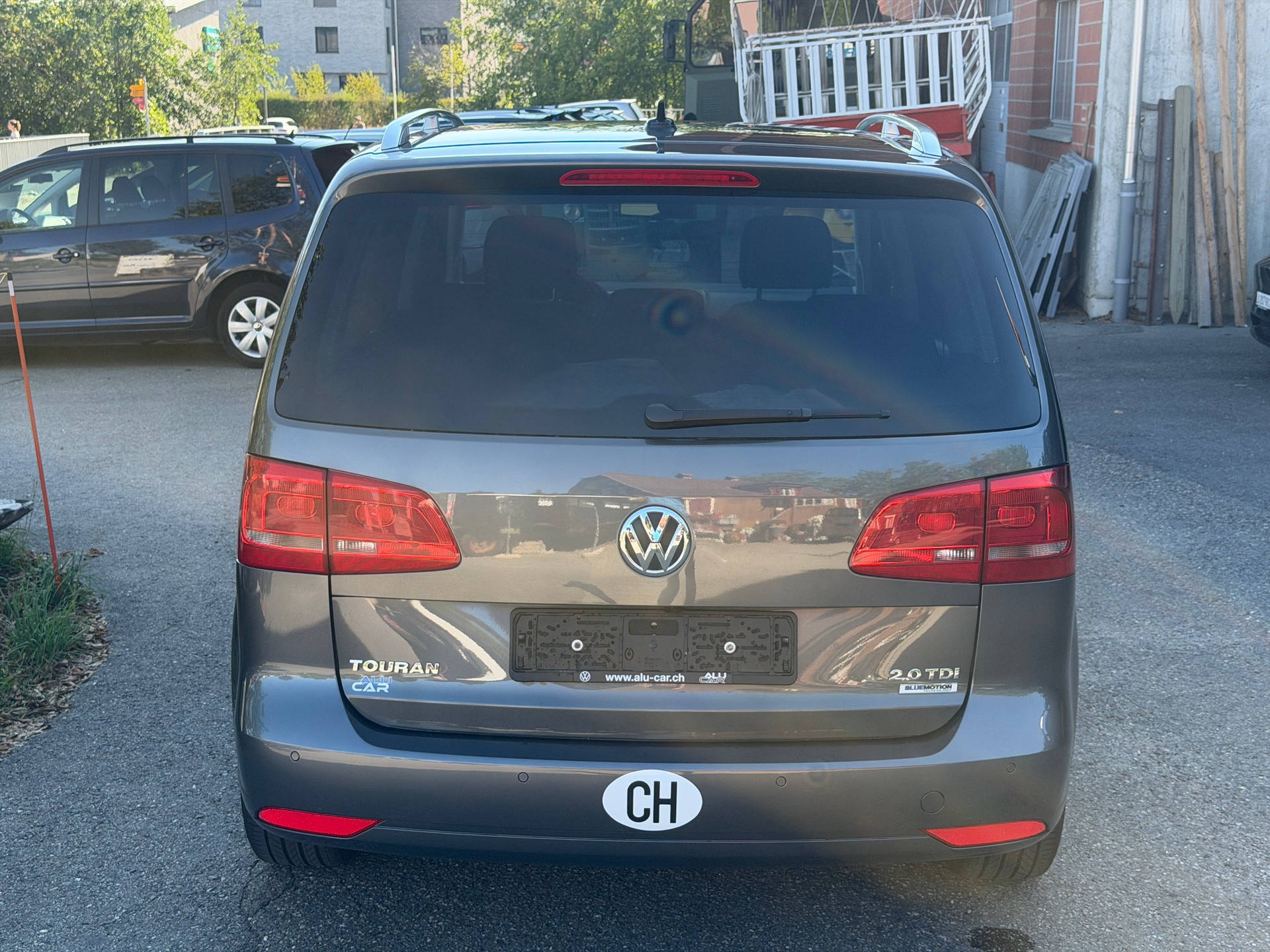 VW Touran 2.0 TDI BlueMotion Techno CUP-image-4