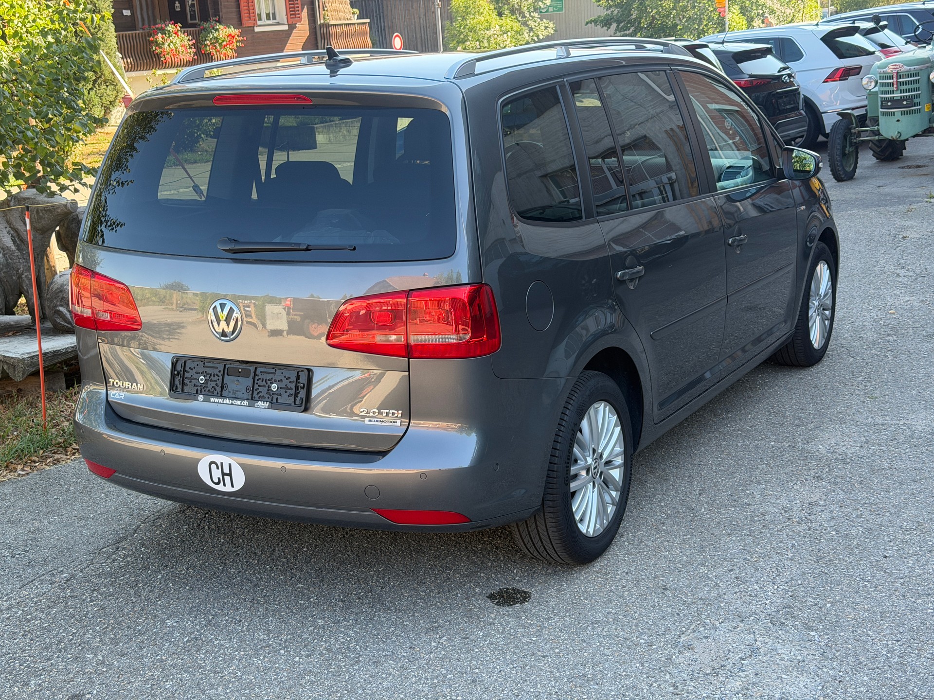 VW Touran 2.0 TDI BlueMotion Techno CUP-image-6