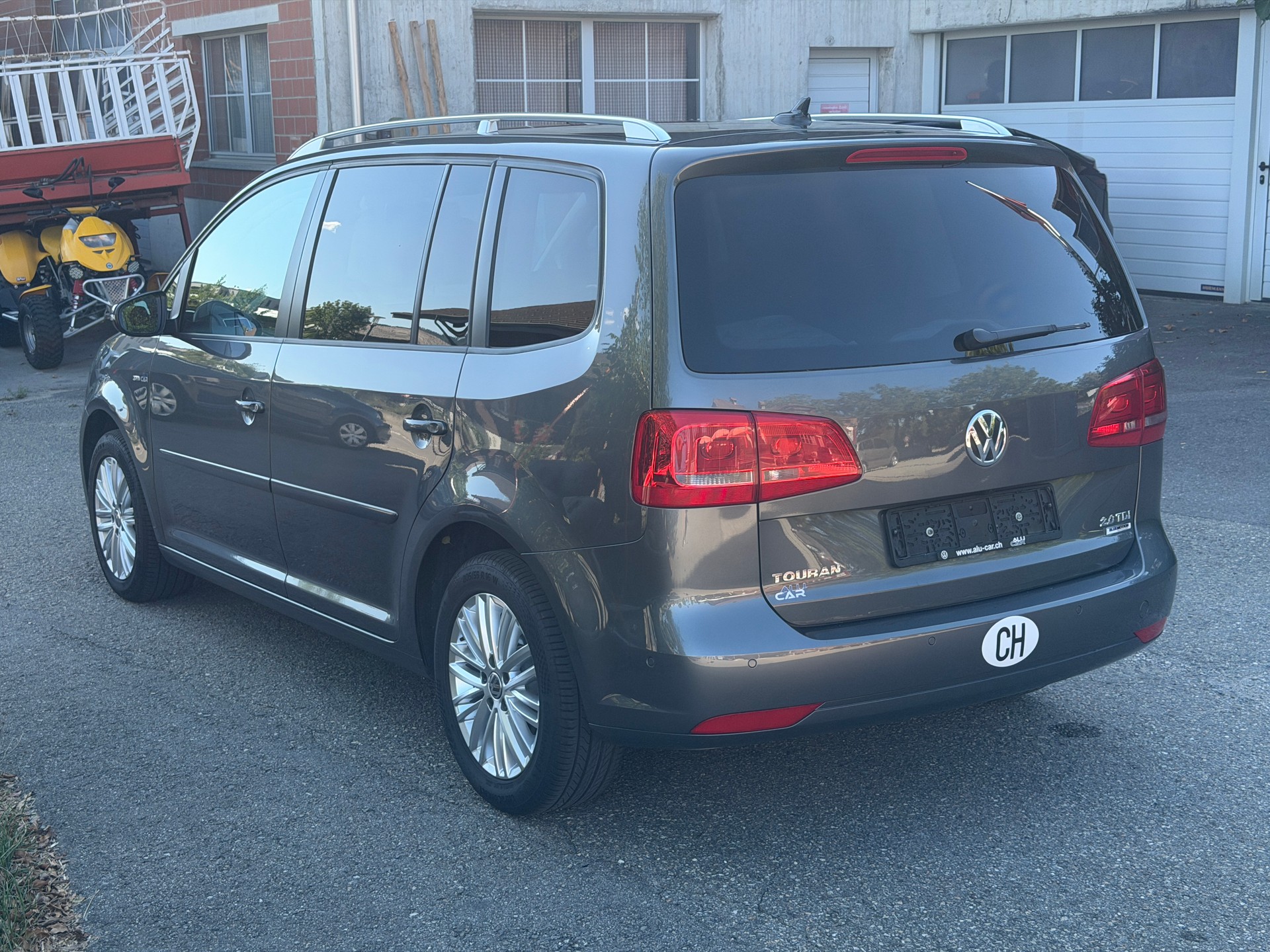 VW Touran 2.0 TDI BlueMotion Techno CUP-image-5
