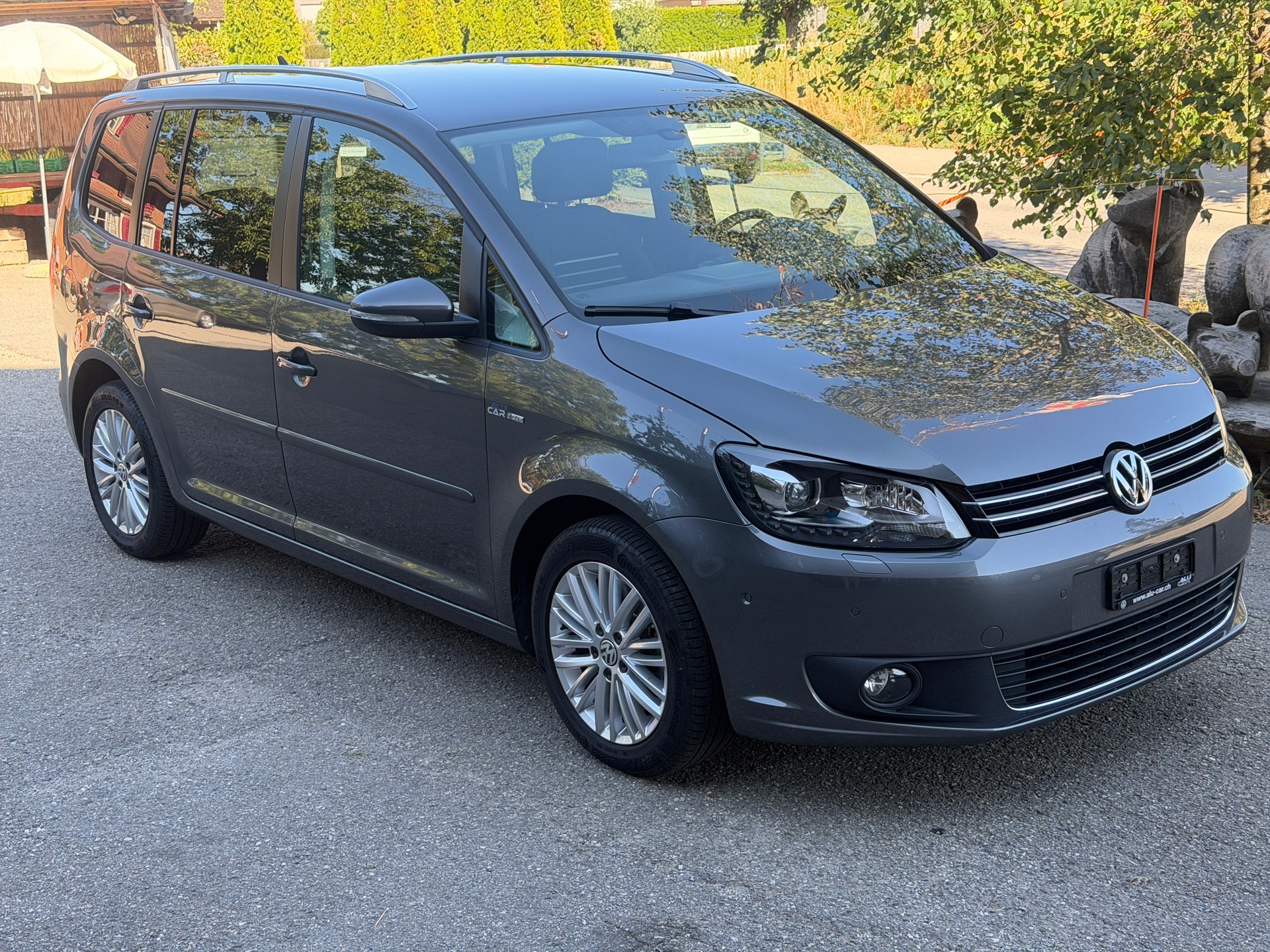 VW Touran 2.0 TDI BlueMotion Techno CUP-image-2