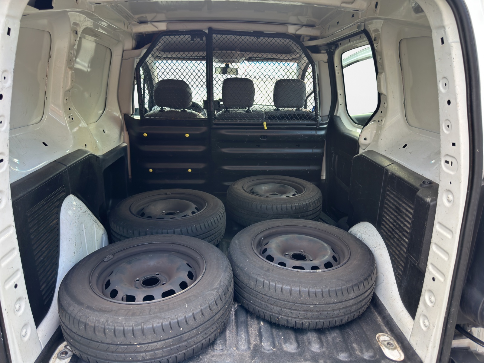 CITROEN Berlingo 1.6 HDi 90 Komfort 3Plätzer.. Halbautomat.. ab Platz..-image-13