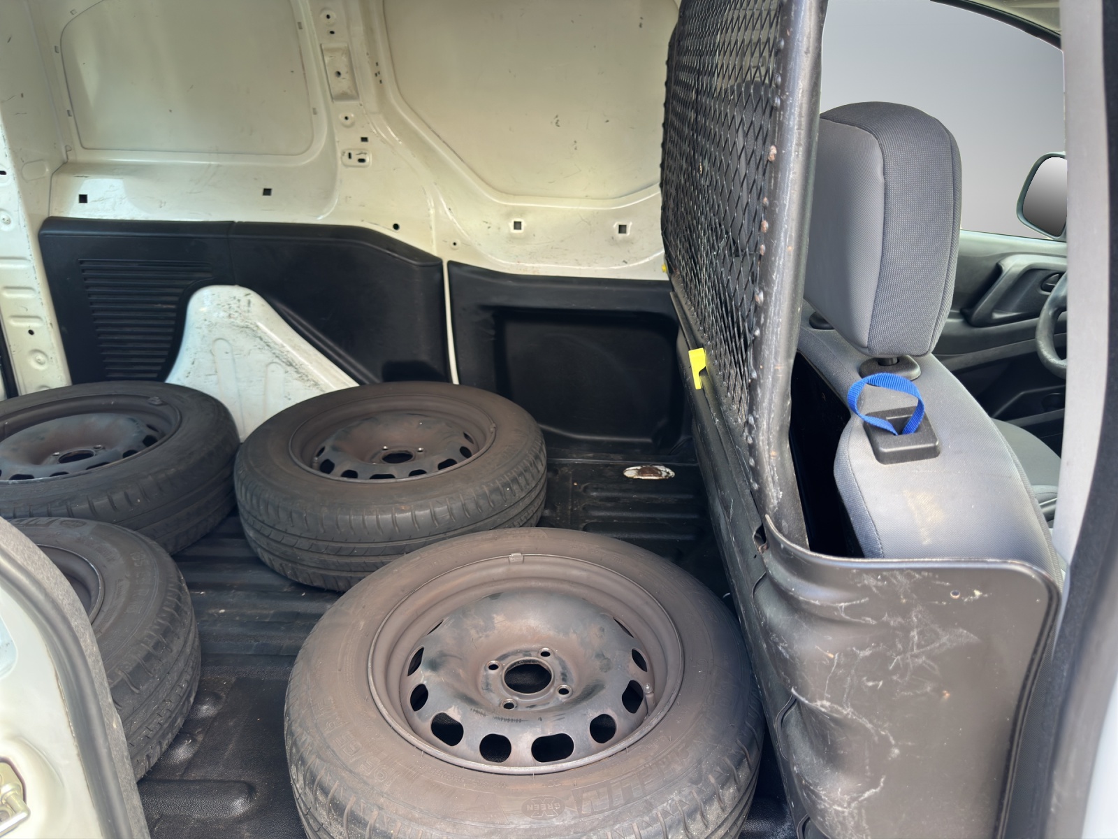 CITROEN Berlingo 1.6 HDi 90 Komfort 3Plätzer.. Halbautomat.. ab Platz..-image-12