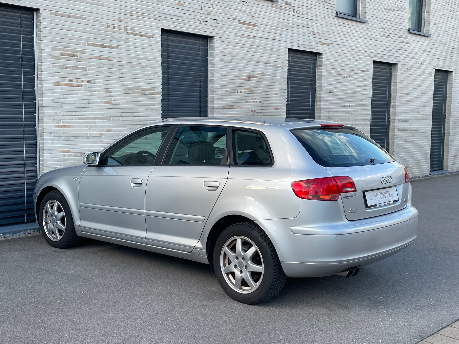 AUDI A3 Sportback 2.0 Turbo FSI Ambiente quattro-image-12