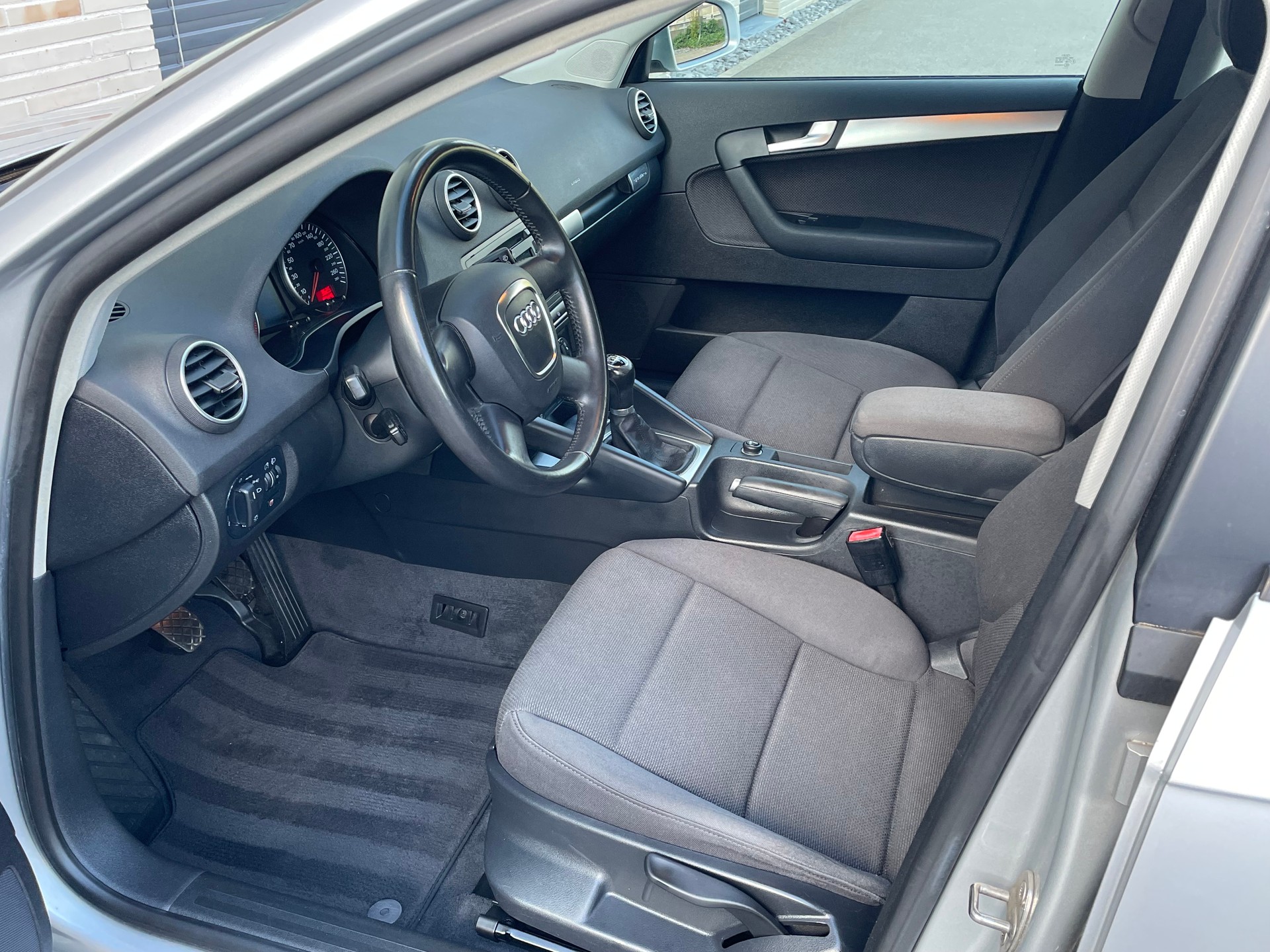 AUDI A3 Sportback 2.0 Turbo FSI Ambiente quattro-image-13