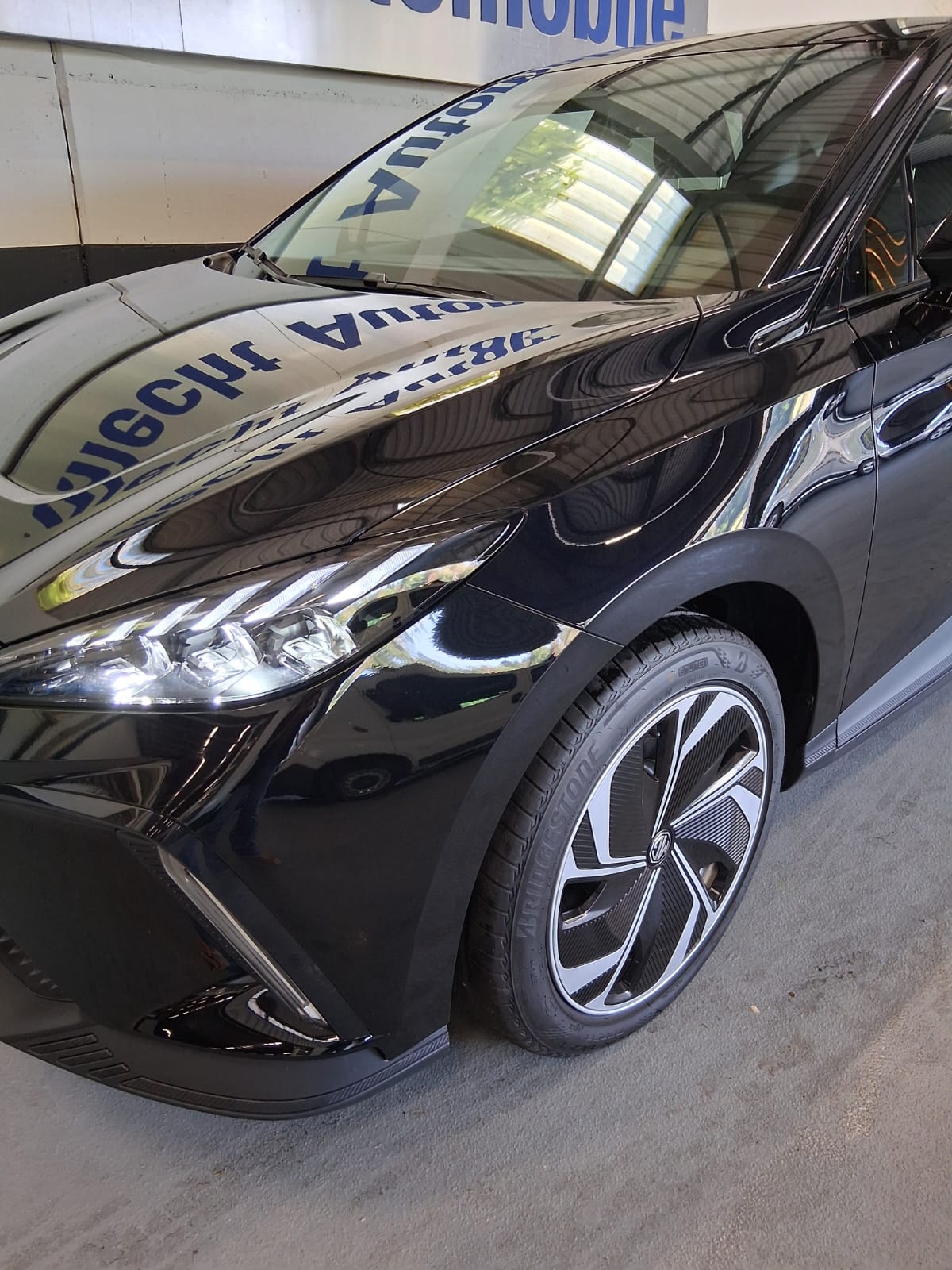 MG 4 EV 64kWh Luxury-image-2