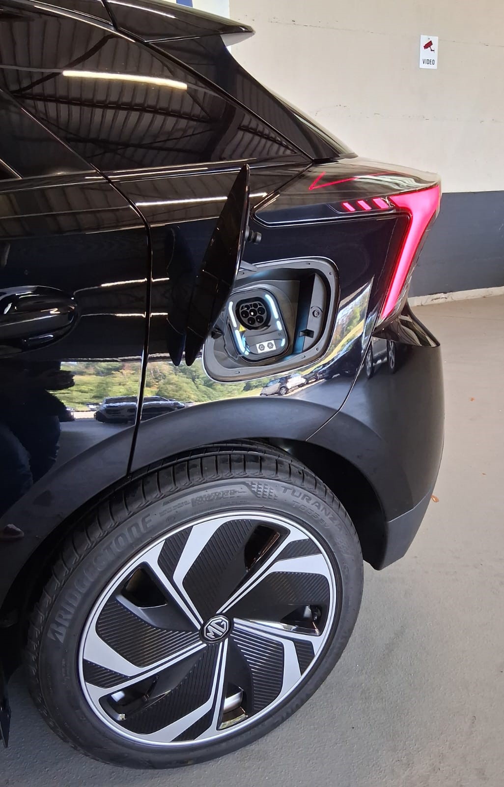 MG 4 EV 64kWh Luxury-image-3