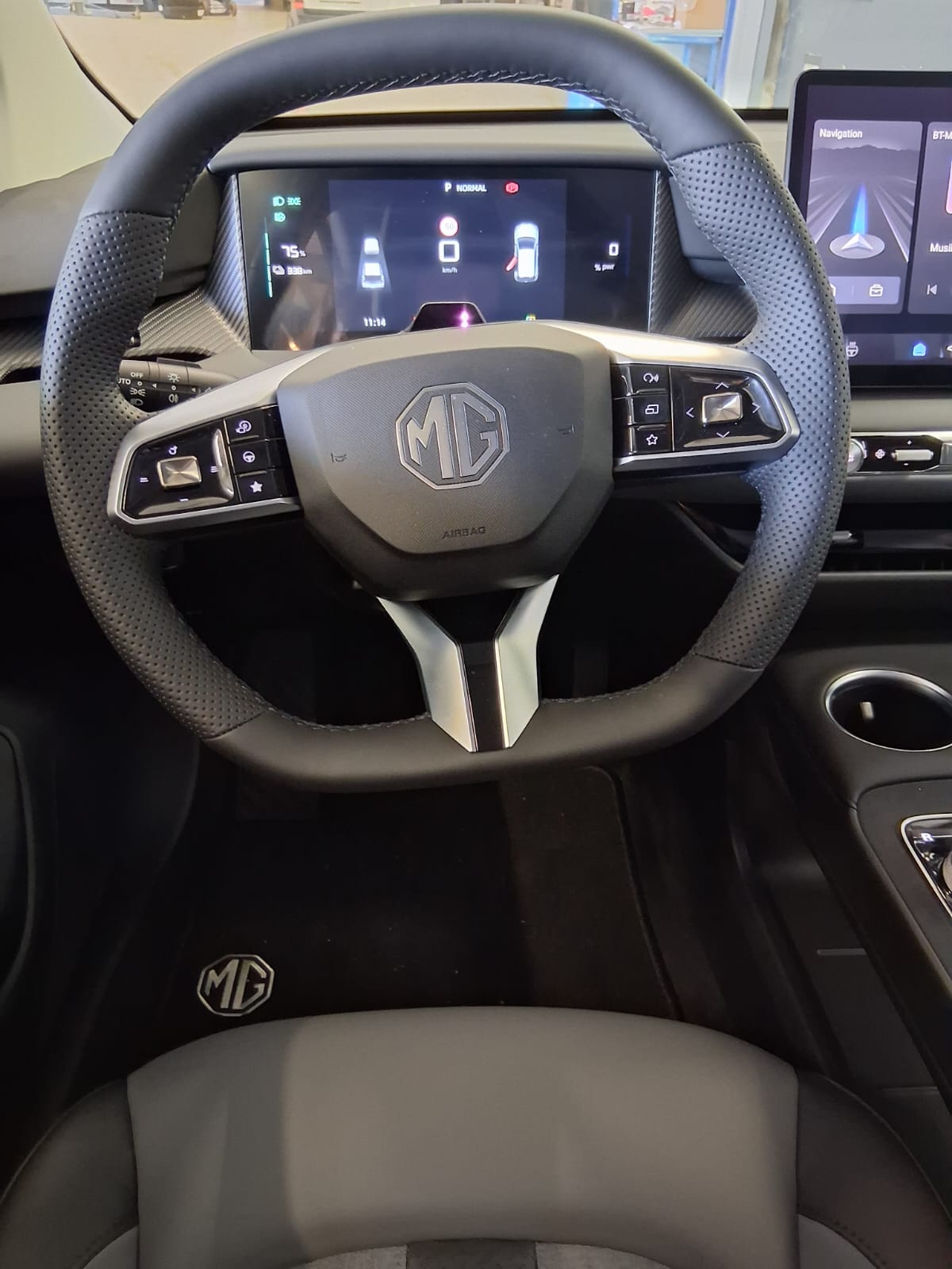 MG 4 EV 64kWh Luxury-image-13