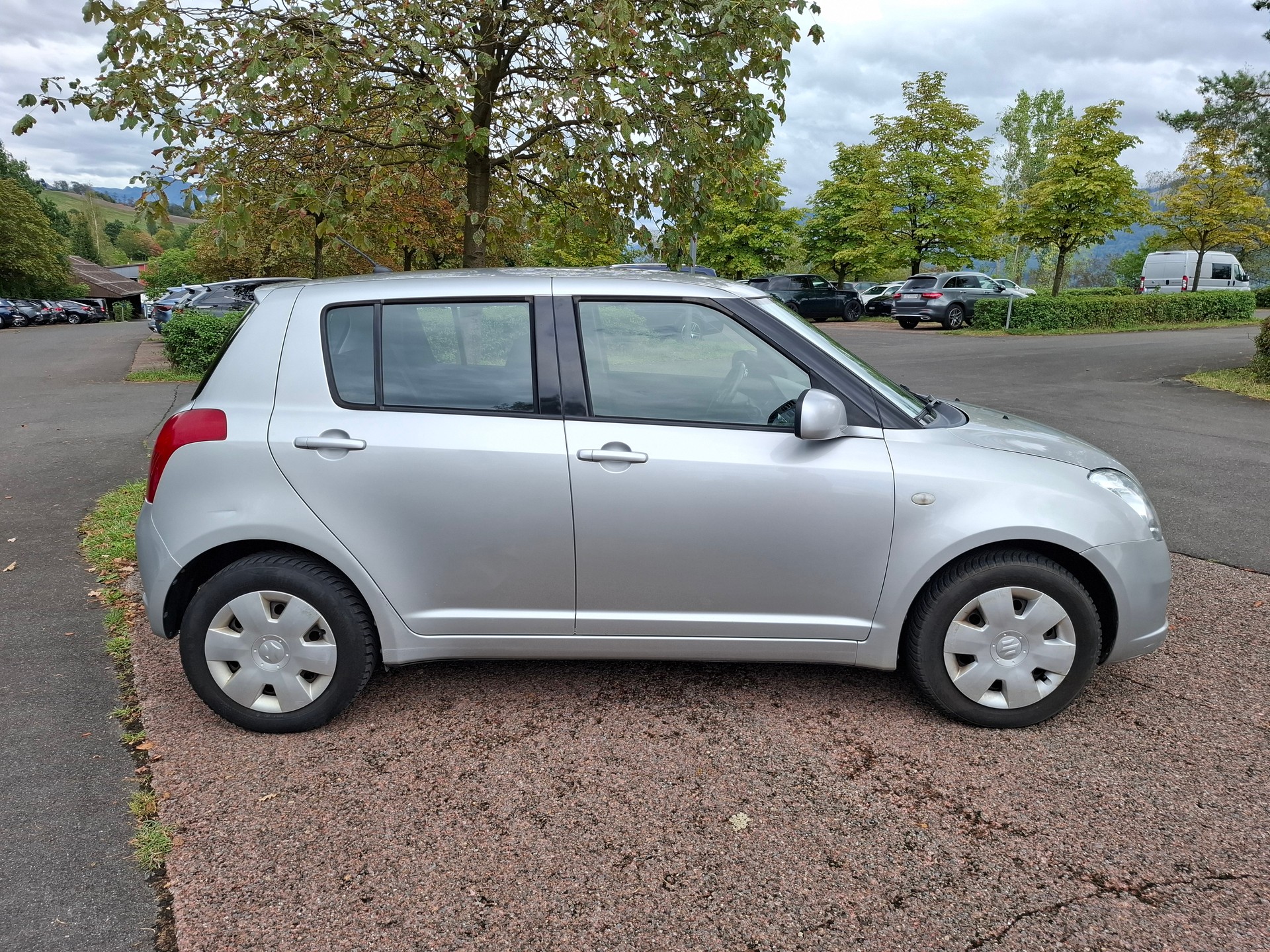 SUZUKI Swift 1.3i 16V GL 4x4-image-4