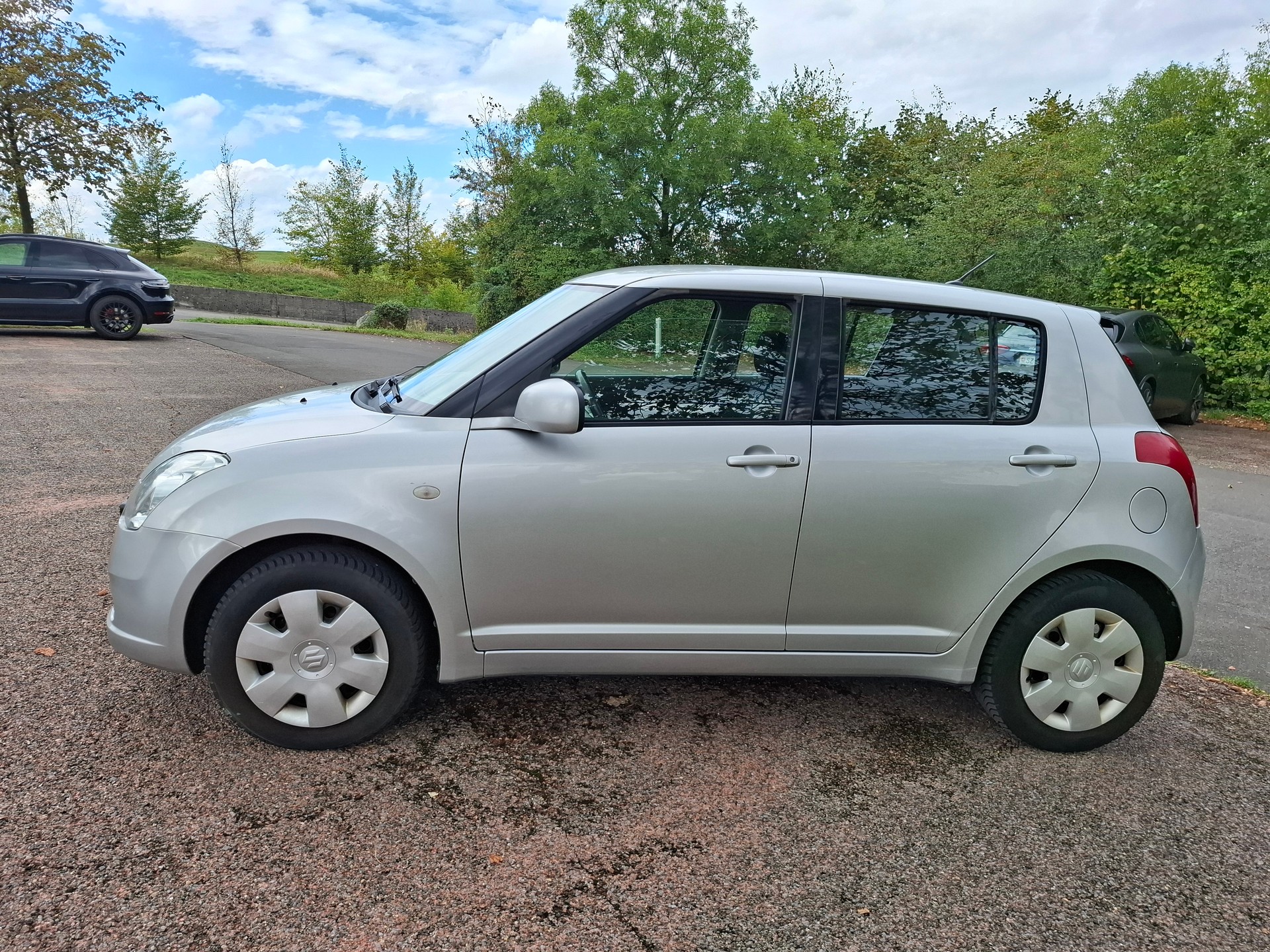 SUZUKI Swift 1.3i 16V GL 4x4-image-3