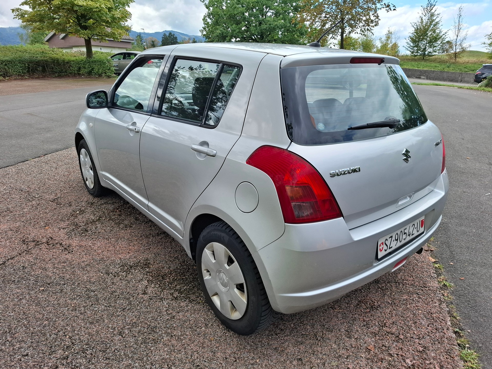 SUZUKI Swift 1.3i 16V GL 4x4-image-6