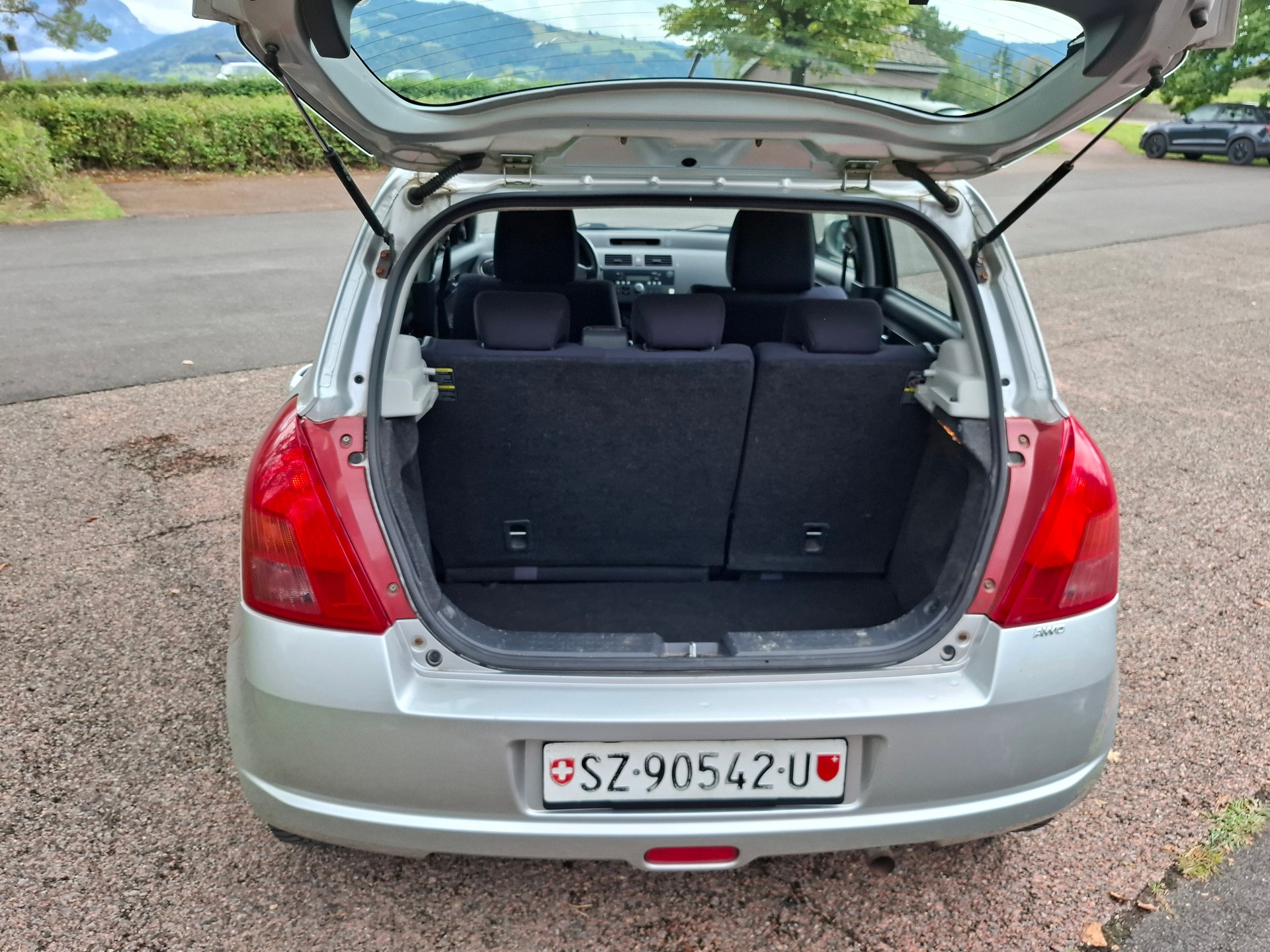 SUZUKI Swift 1.3i 16V GL 4x4-image-8