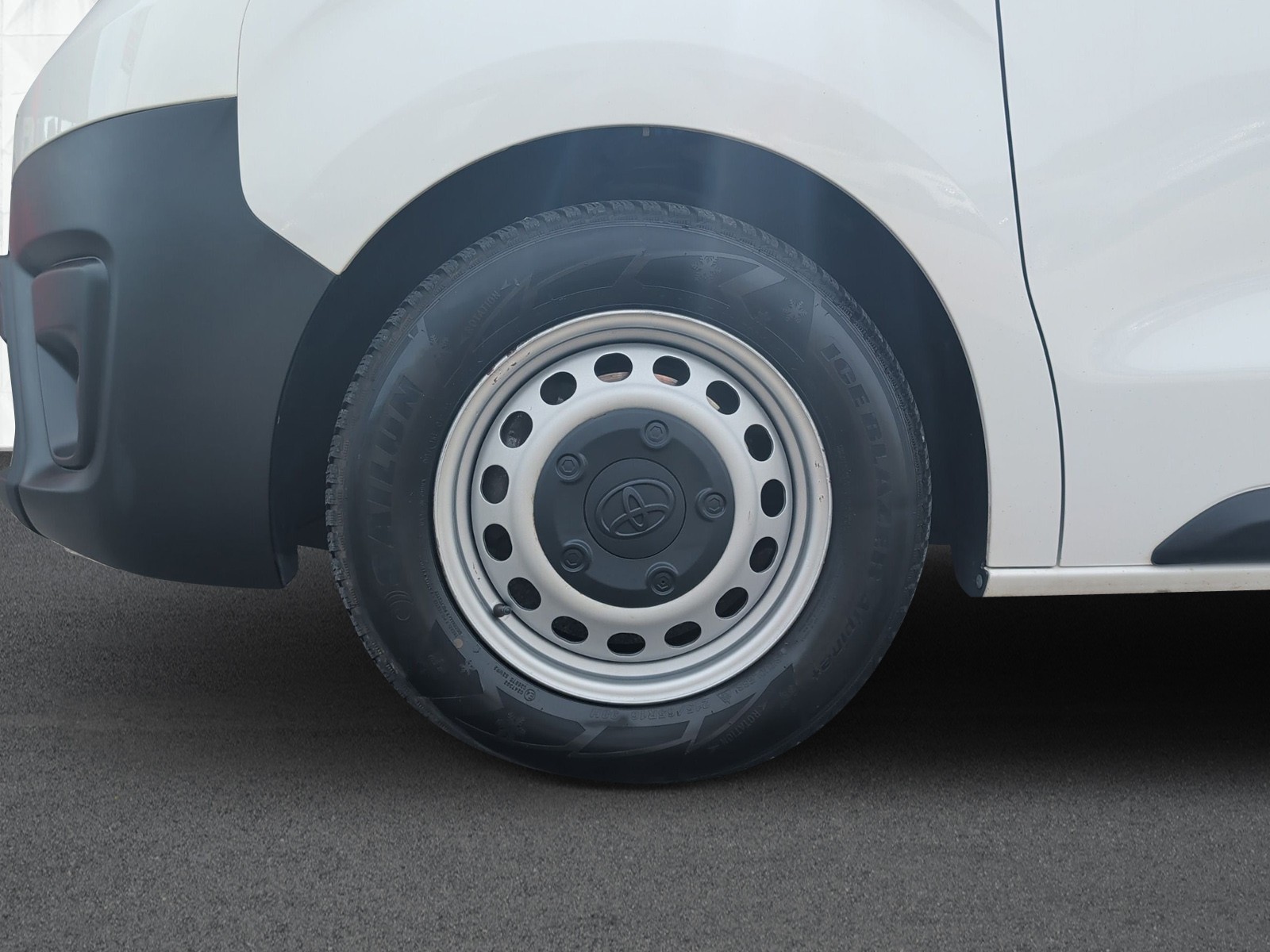 TOYOTA Proace 1.5D Panel Van Medium Active-image-6