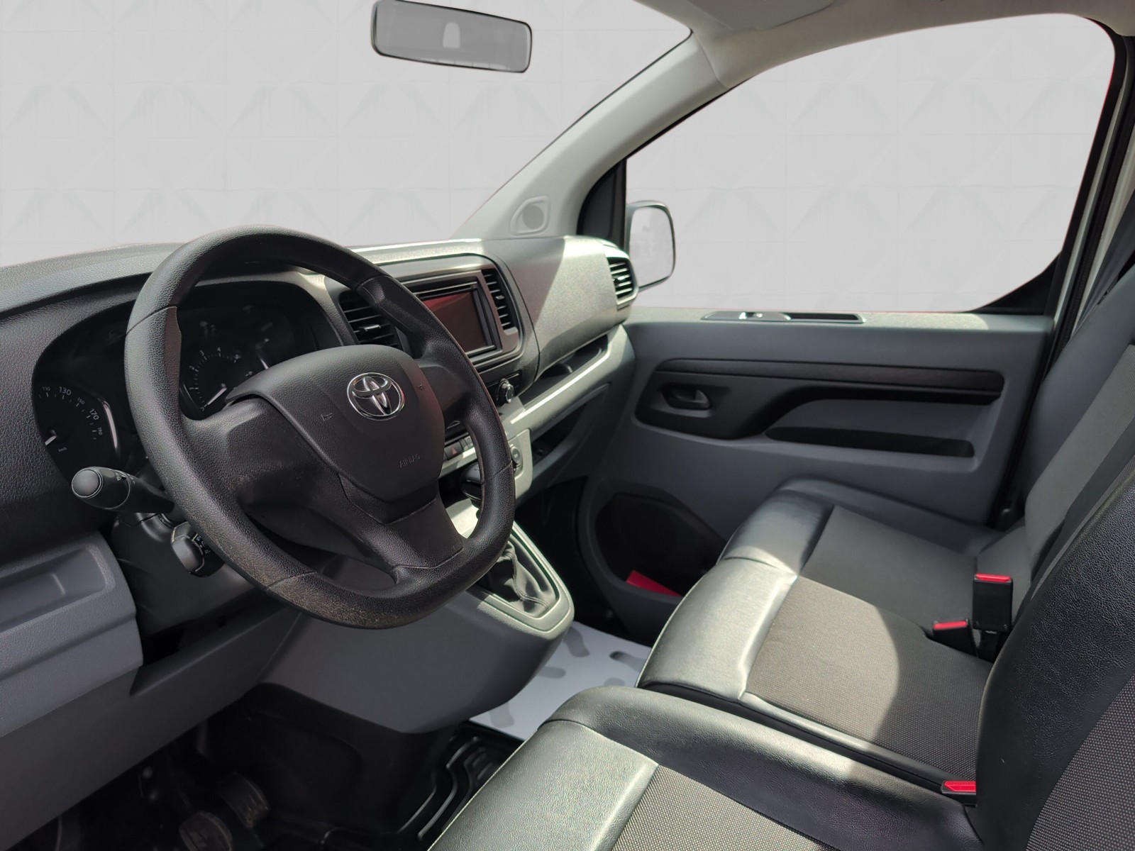 TOYOTA Proace 1.5D Panel Van Medium Active-image-7
