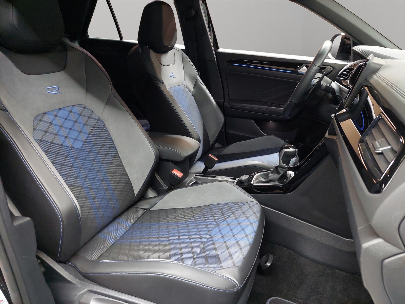 VW T-Roc 2.0 TSI R DSG 4Motion-image-8