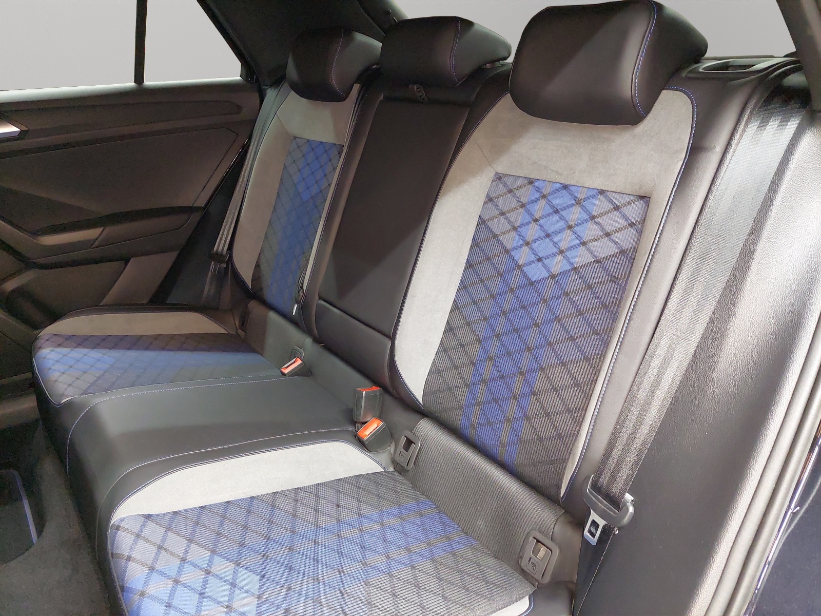 VW T-Roc 2.0 TSI R DSG 4Motion-image-7