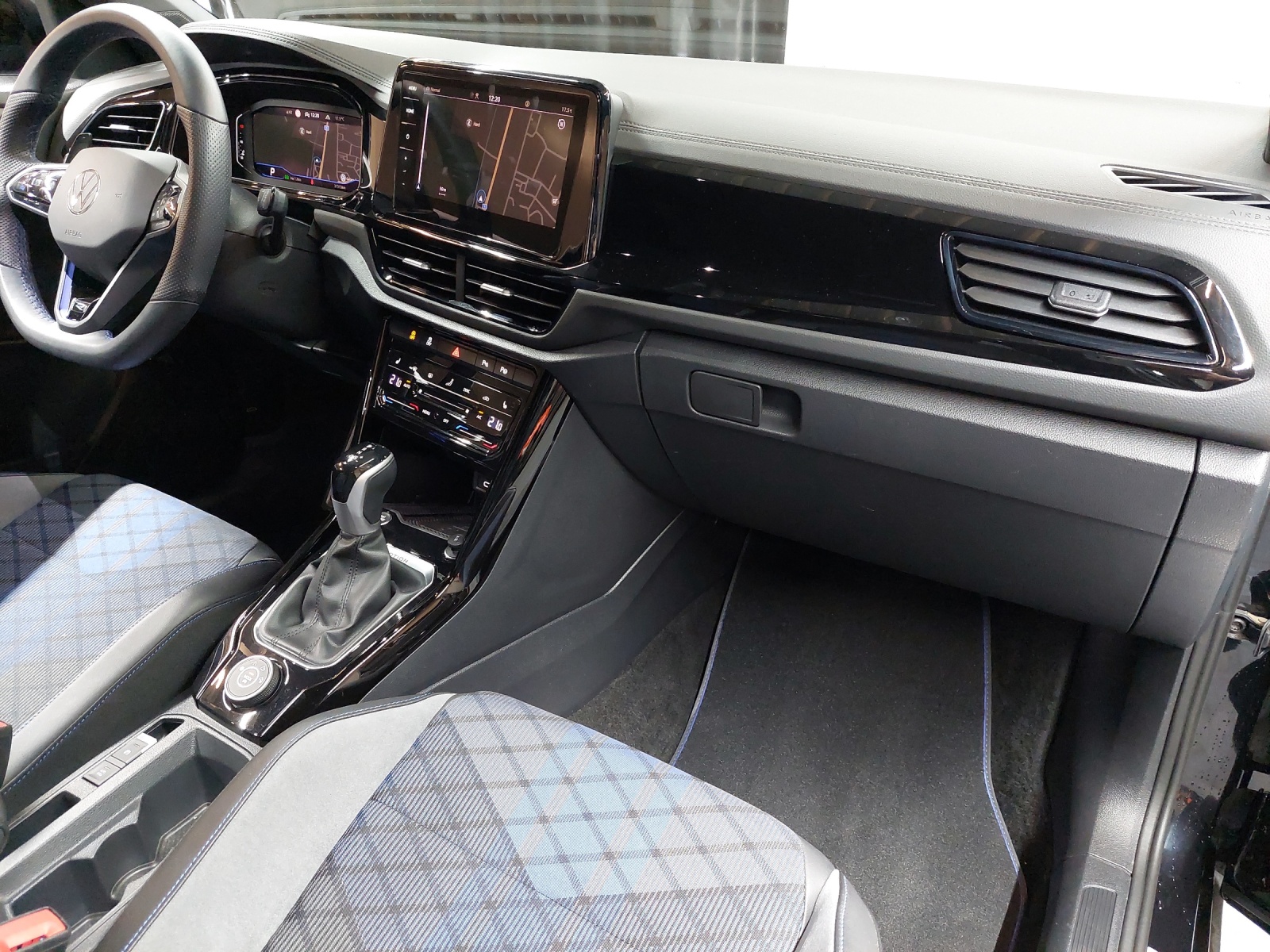 VW T-Roc 2.0 TSI R DSG 4Motion-image-9