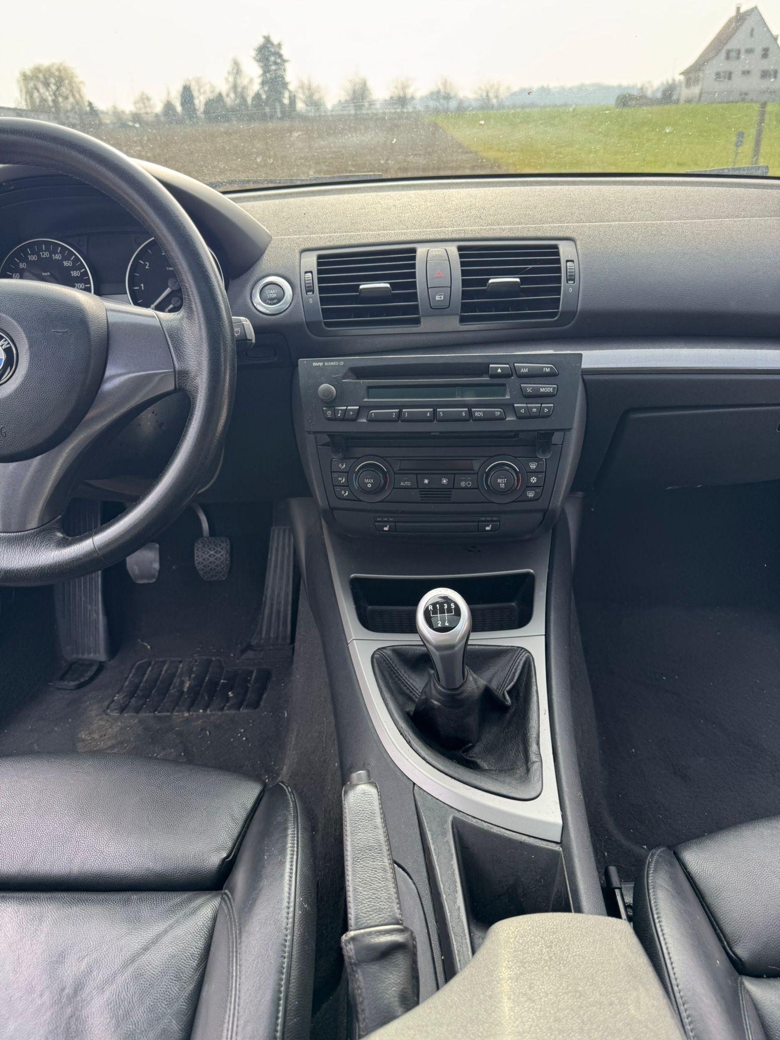 BMW 118i-image-10