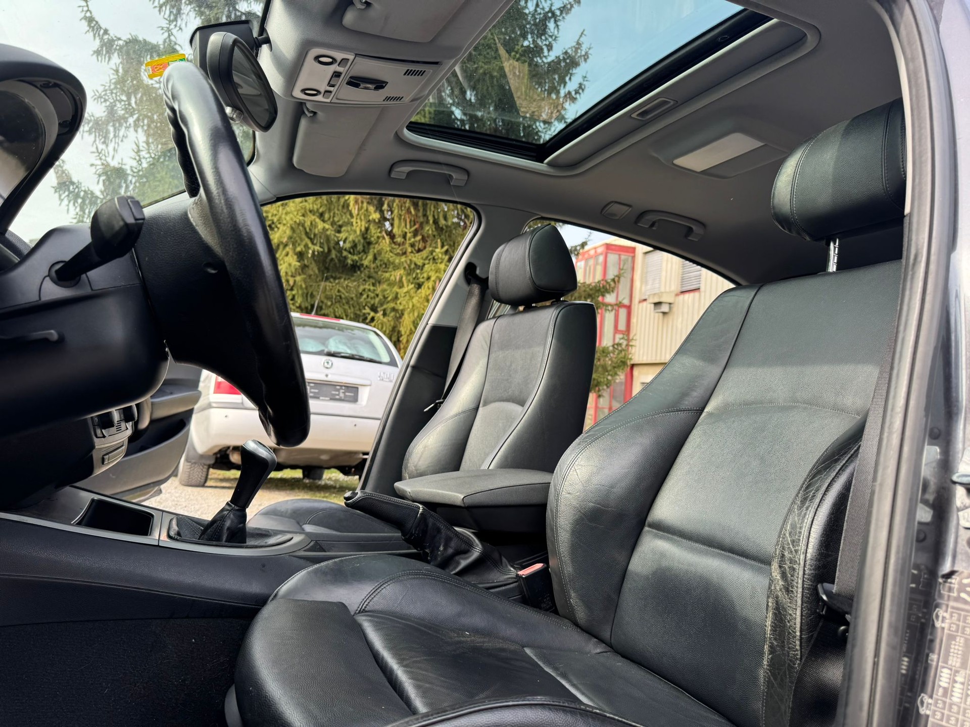 BMW 118i-image-11