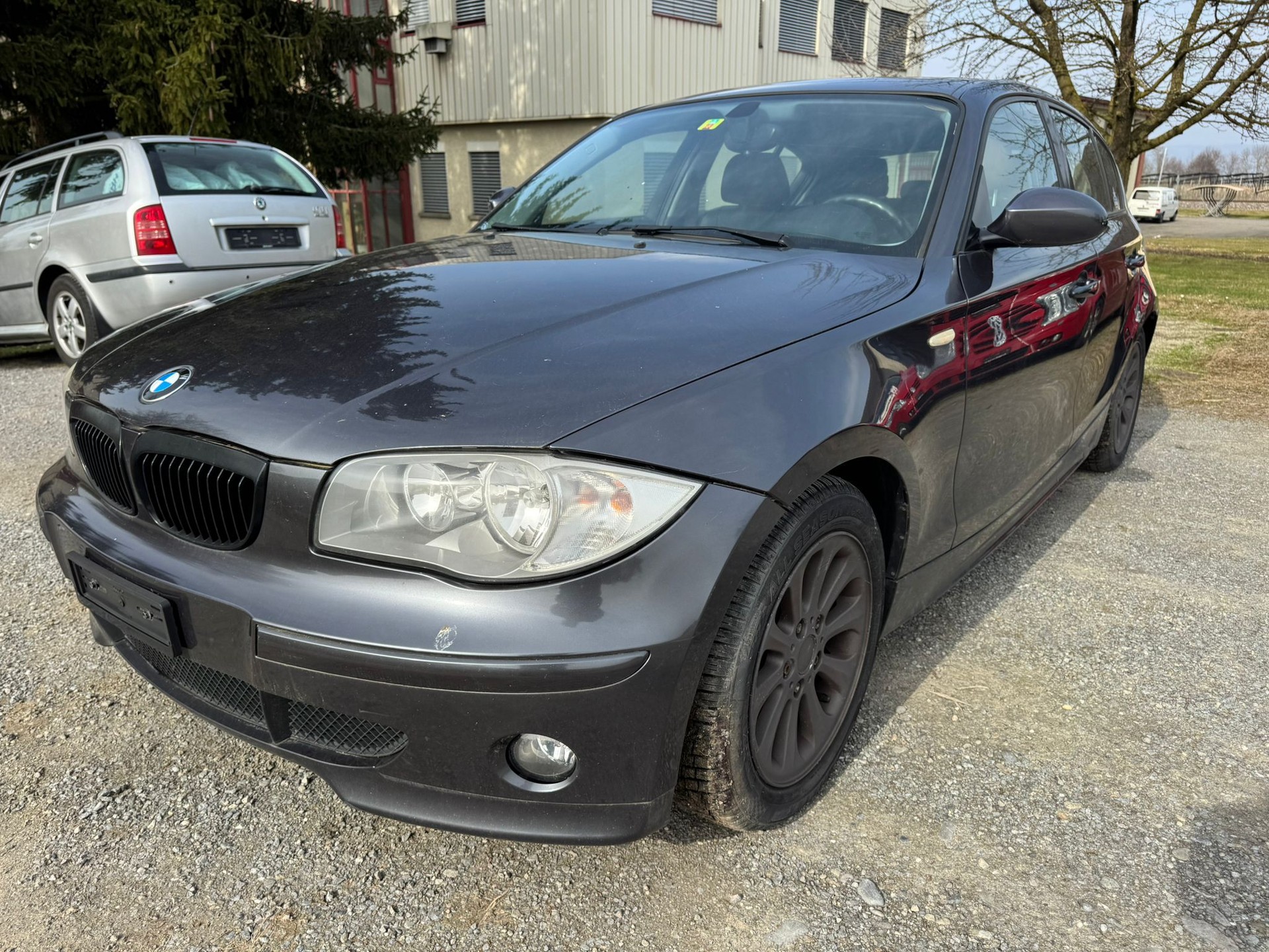 BMW 118i-image-0