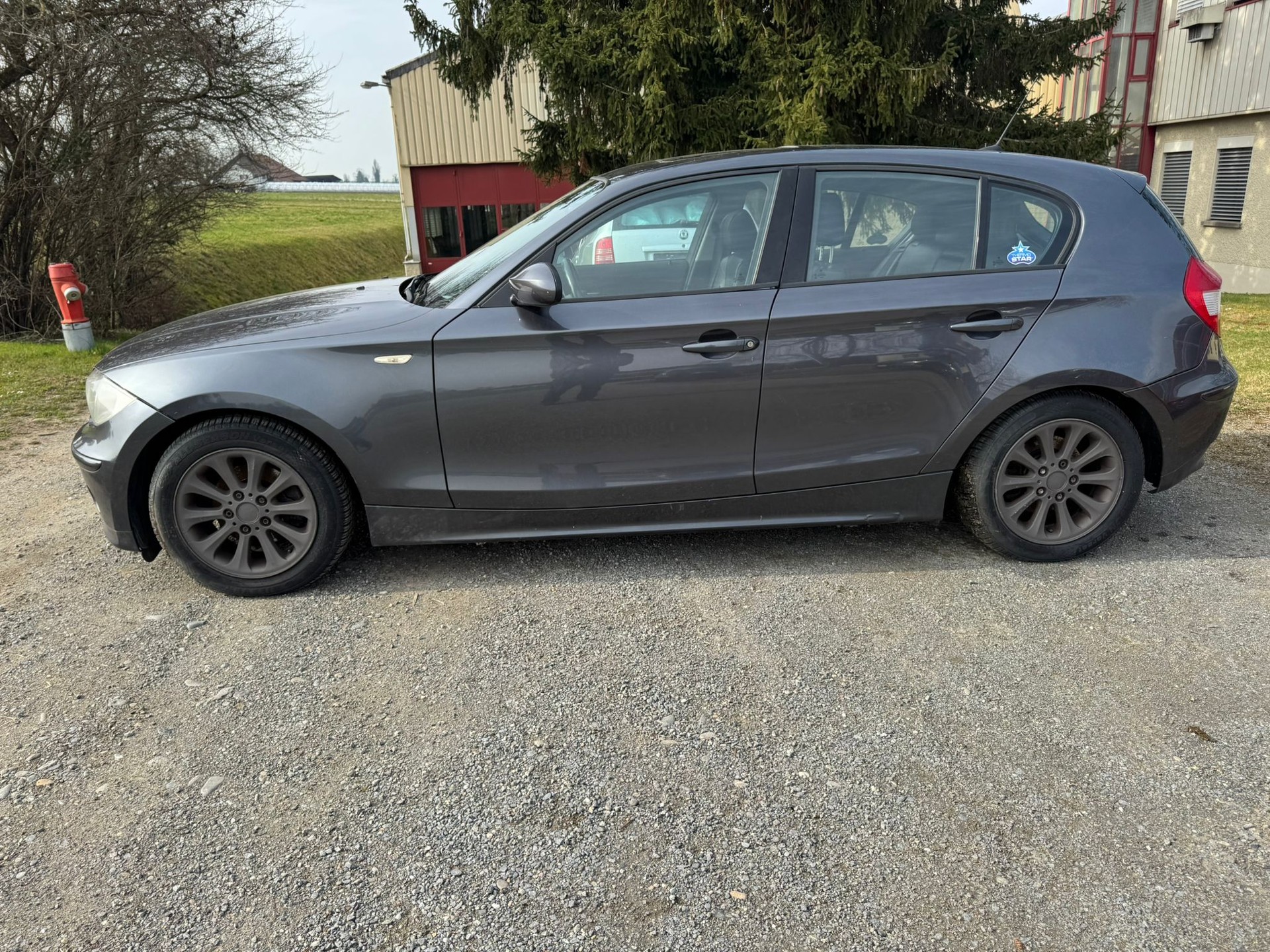 BMW 118i-image-3