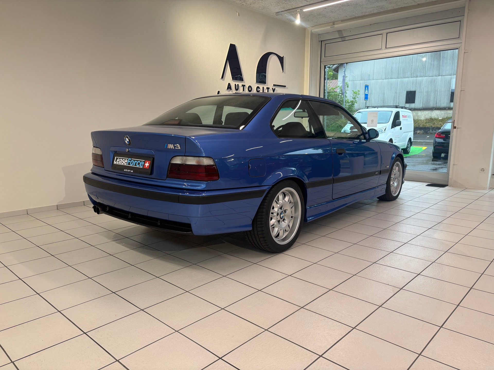 BMW M3 Coupé-image-2