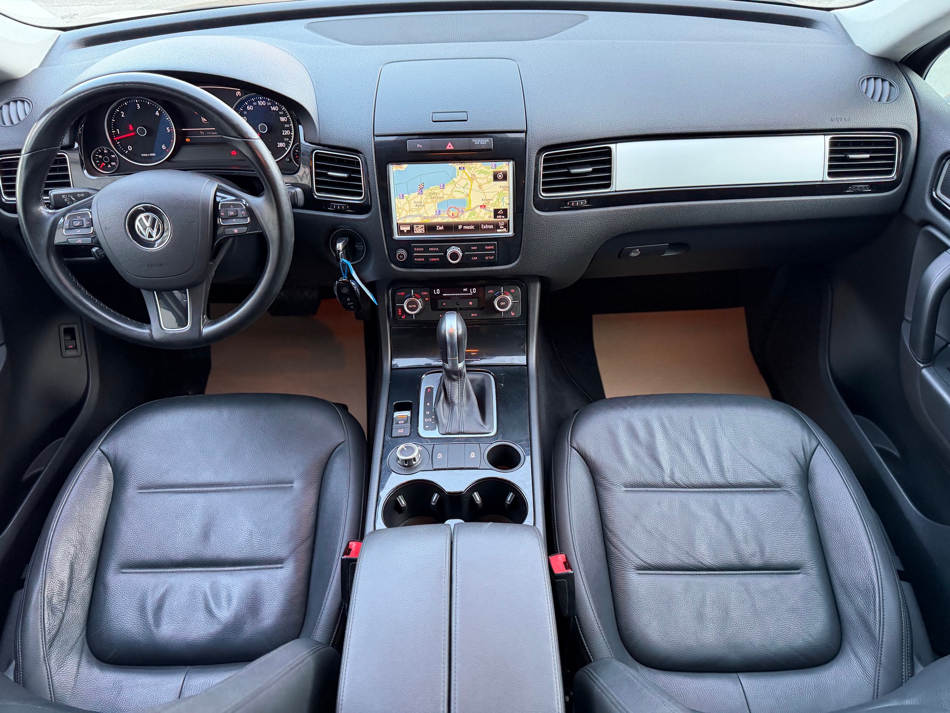 VW Touareg 3.0 TDI BlueMotion Technology Tiptronic-image-9