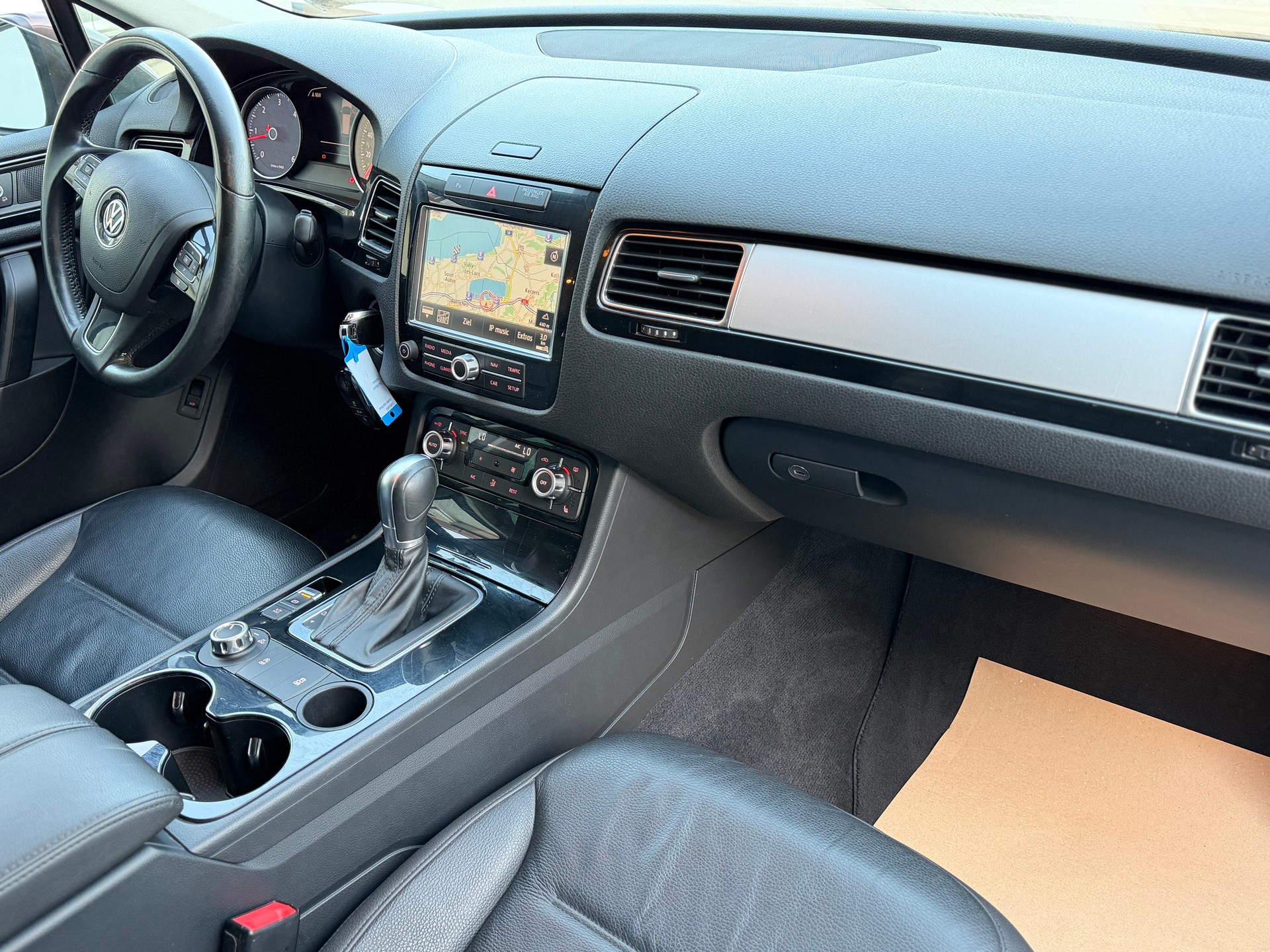 VW Touareg 3.0 TDI BlueMotion Technology Tiptronic-image-12