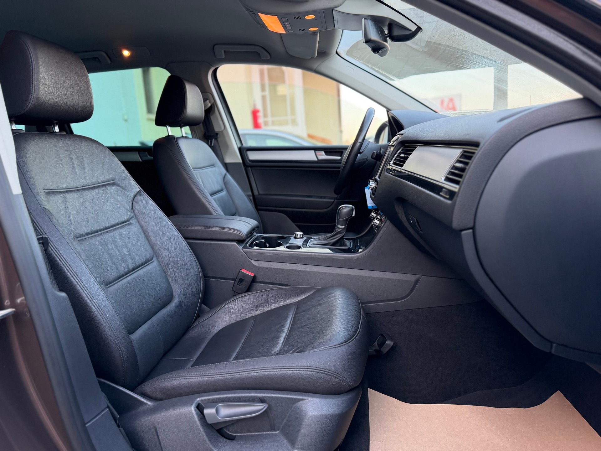 VW Touareg 3.0 TDI BlueMotion Technology Tiptronic-image-11