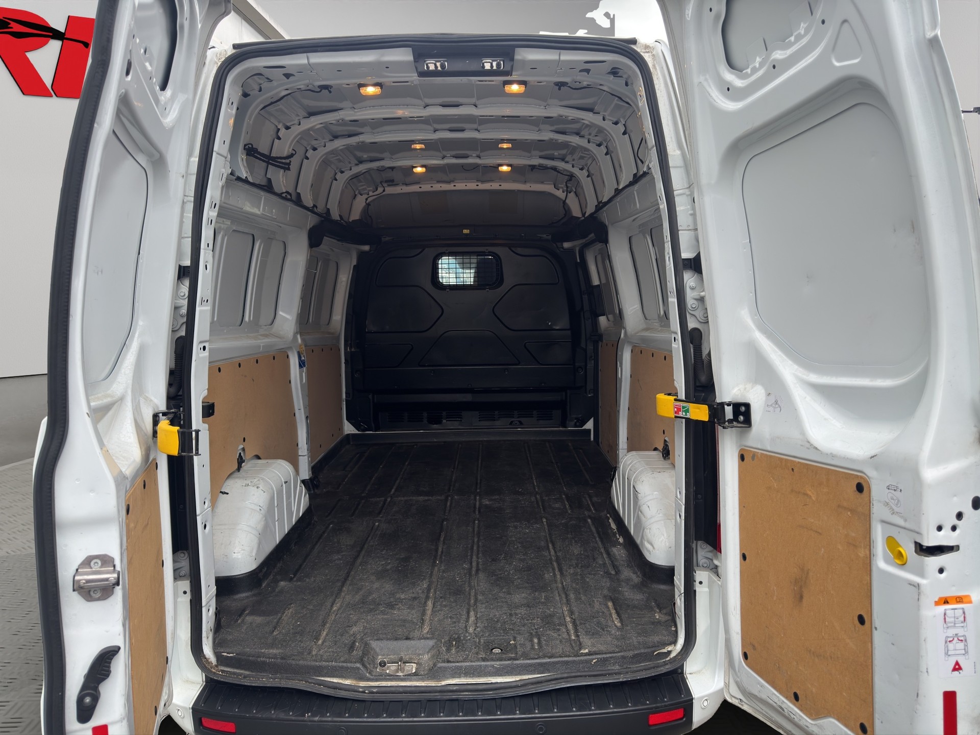FORD Transit Custom Van 320 L2H1 Limited A-image-11