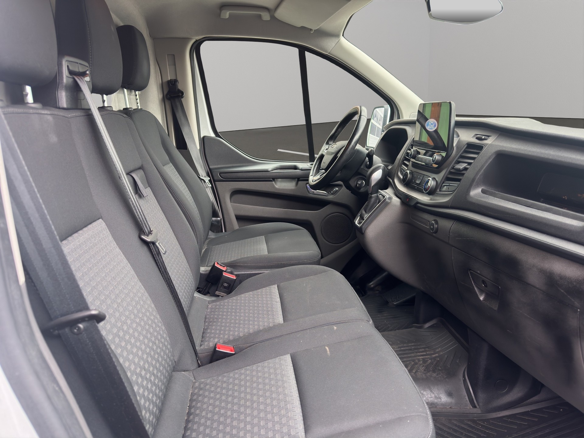 FORD Transit Custom Van 320 L2H1 Limited A-image-8