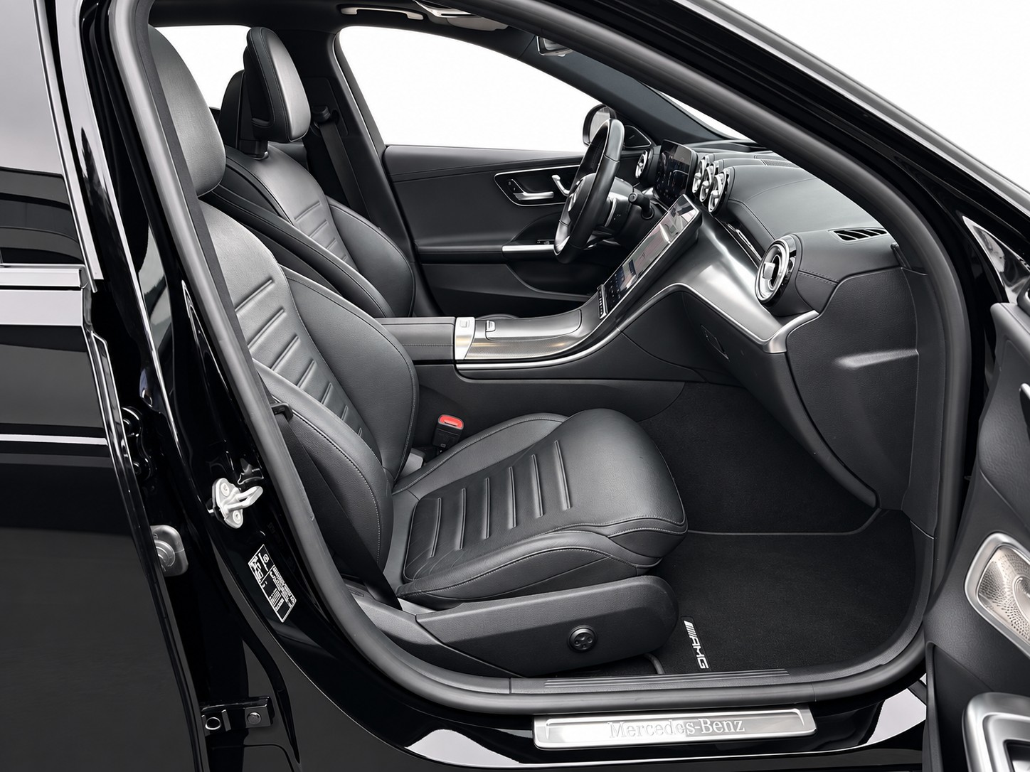 MERCEDES-BENZ C 300 AMG Line 4matic * Panorama * Pack Sport Black * Fahrassistenz Plus CH FAHRZEUG *-image-6
