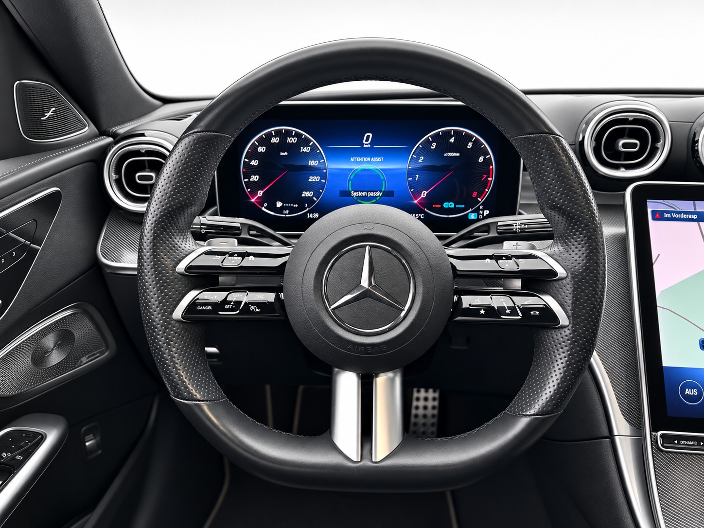 MERCEDES-BENZ C 300 AMG Line 4matic * Panorama * Pack Sport Black * Fahrassistenz Plus CH FAHRZEUG *-image-11