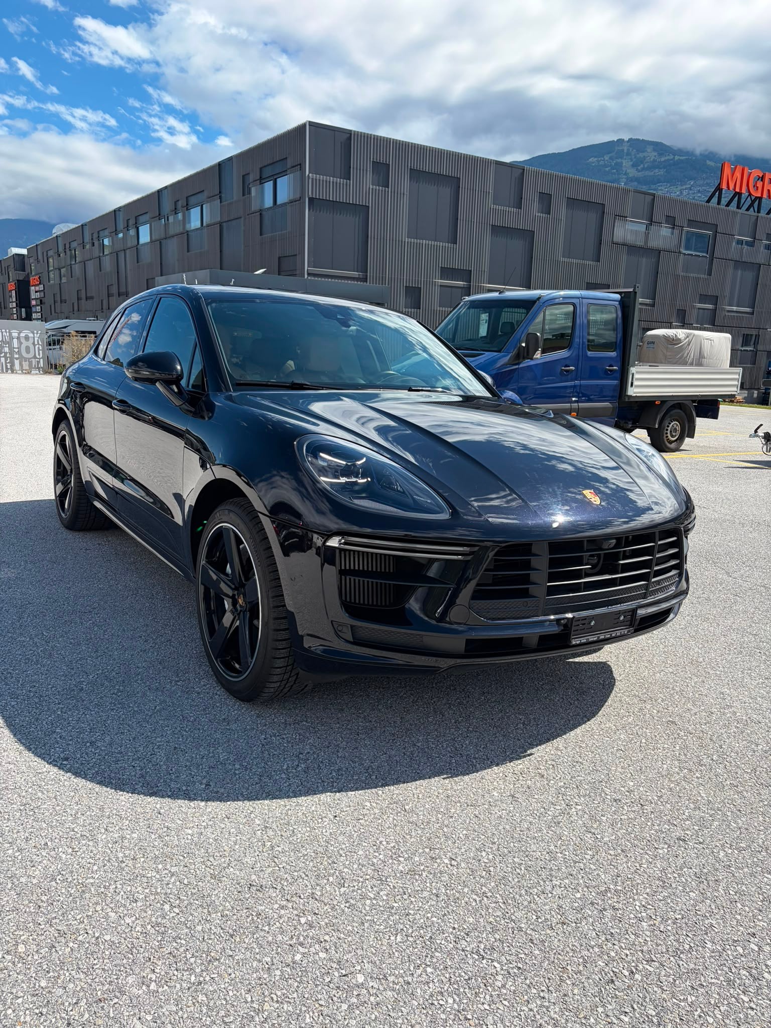 PORSCHE Macan Turbo PDK-image-1