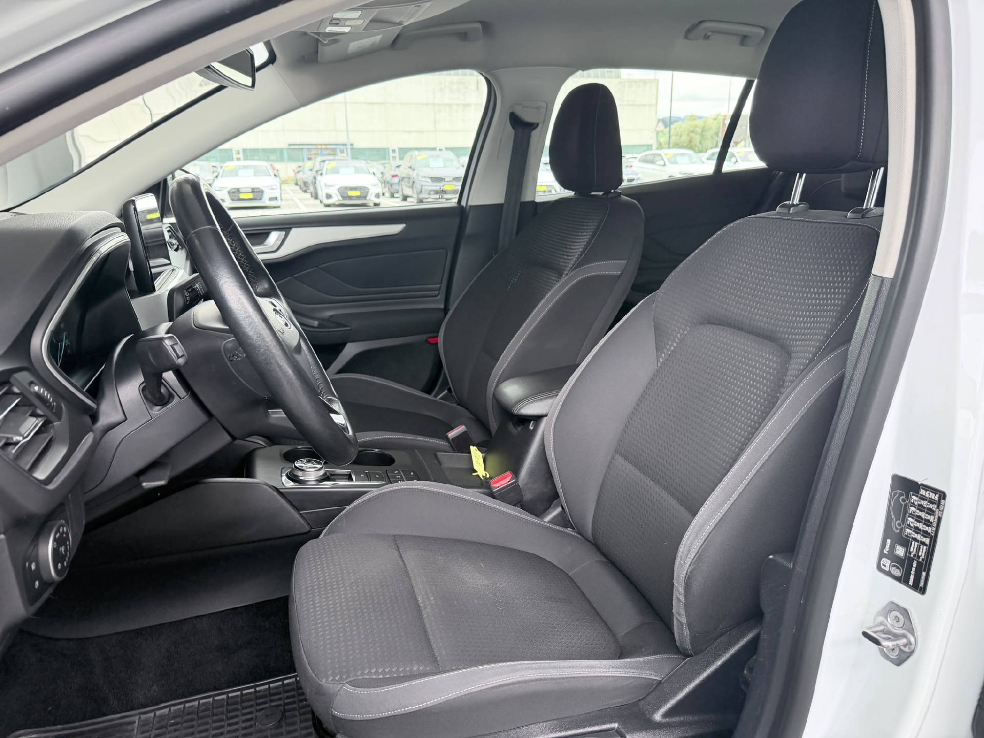 FORD Focus Station Wagon 1.5i EcoB SCTi 150 Cool & Connect-image-5