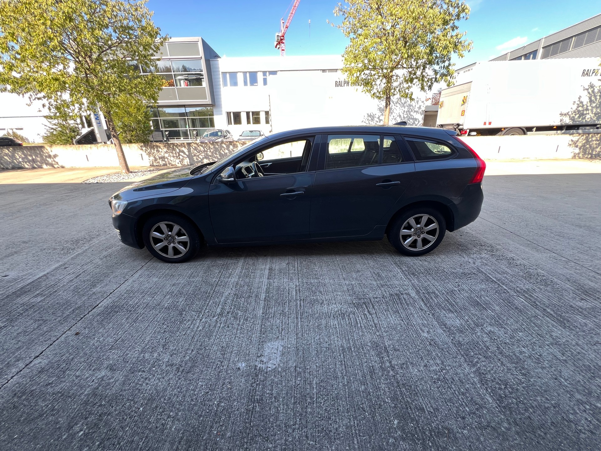 VOLVO V60 D4 AWD Husky Edition Geartronic-image-2