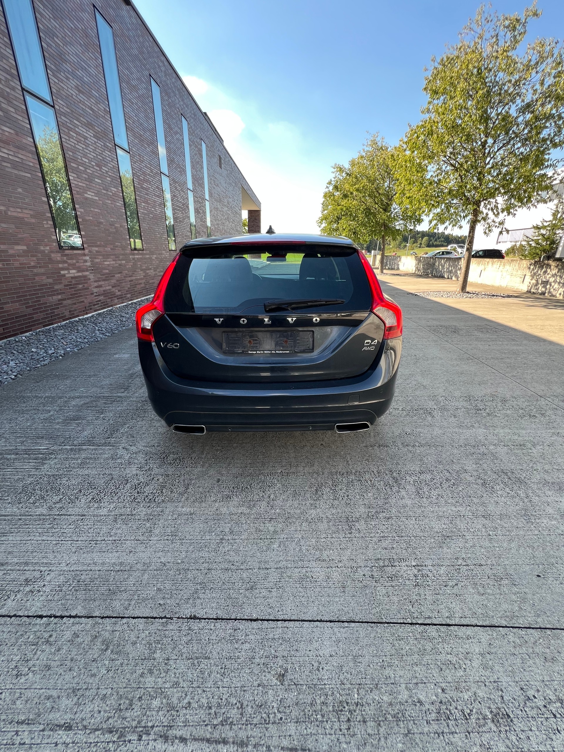 VOLVO V60 D4 AWD Husky Edition Geartronic-image-1