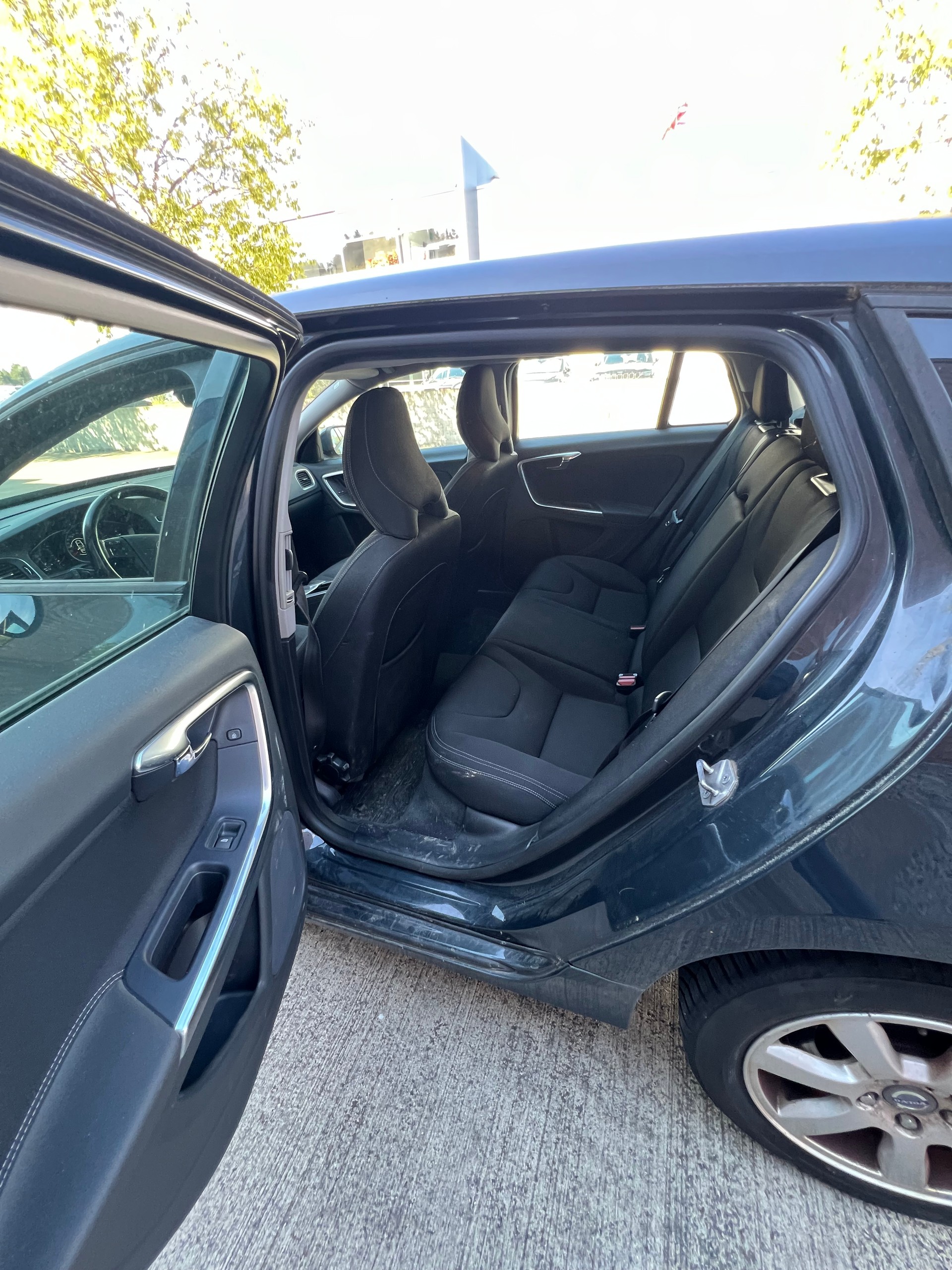 VOLVO V60 D4 AWD Husky Edition Geartronic-image-4