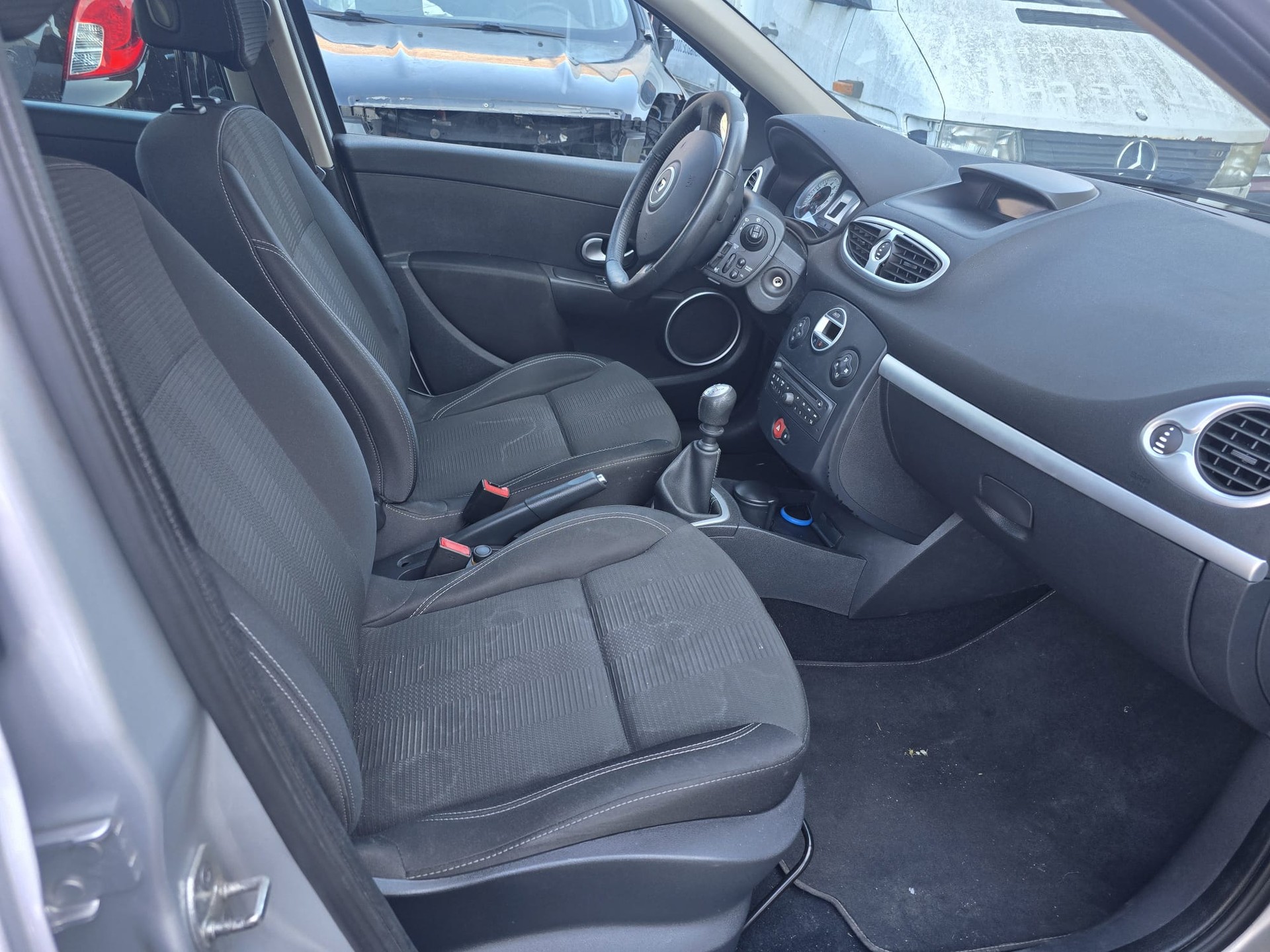 RENAULT Clio 1.6 16V Dynamique-image-4