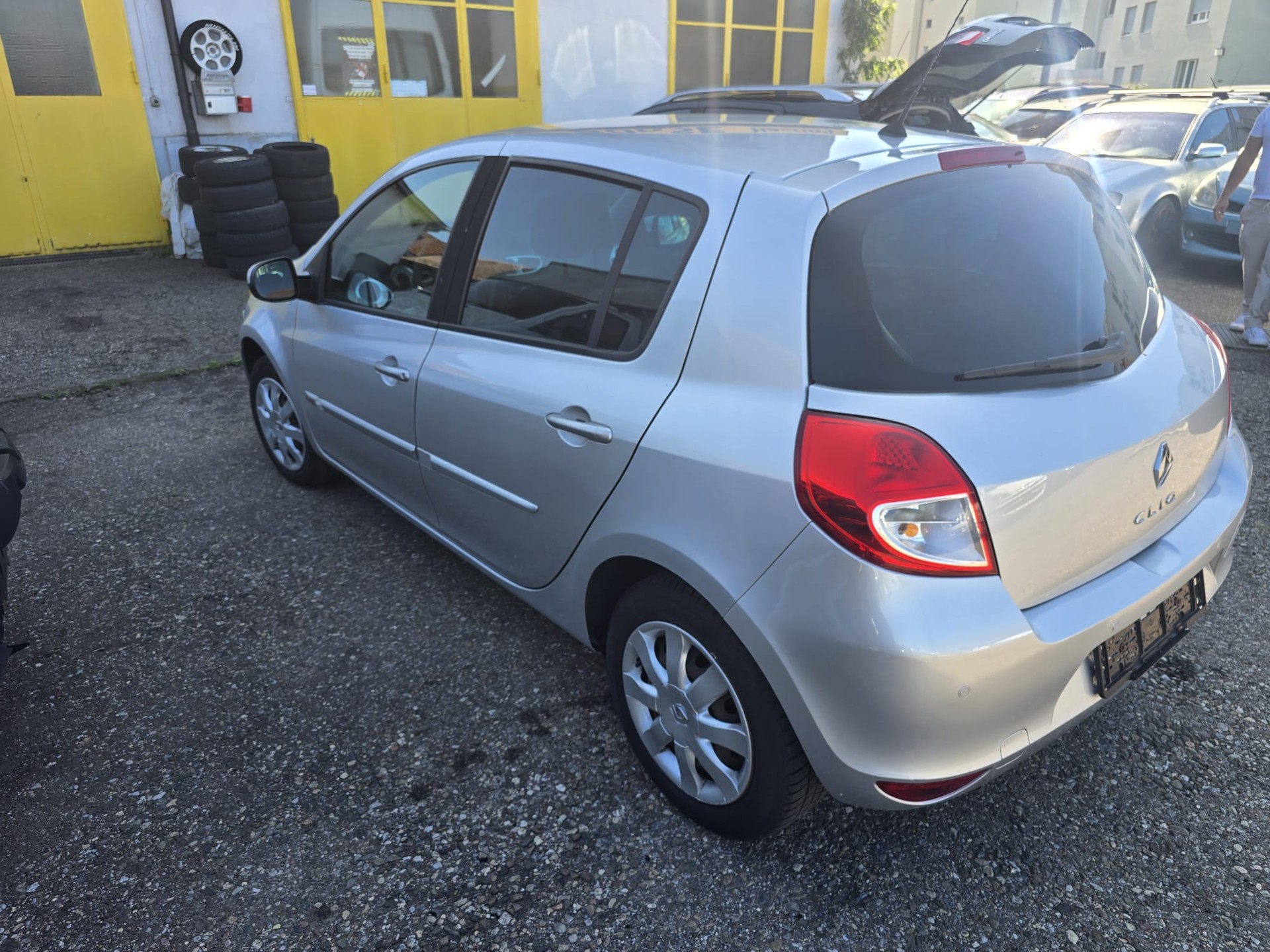 RENAULT Clio 1.6 16V Dynamique-image-2