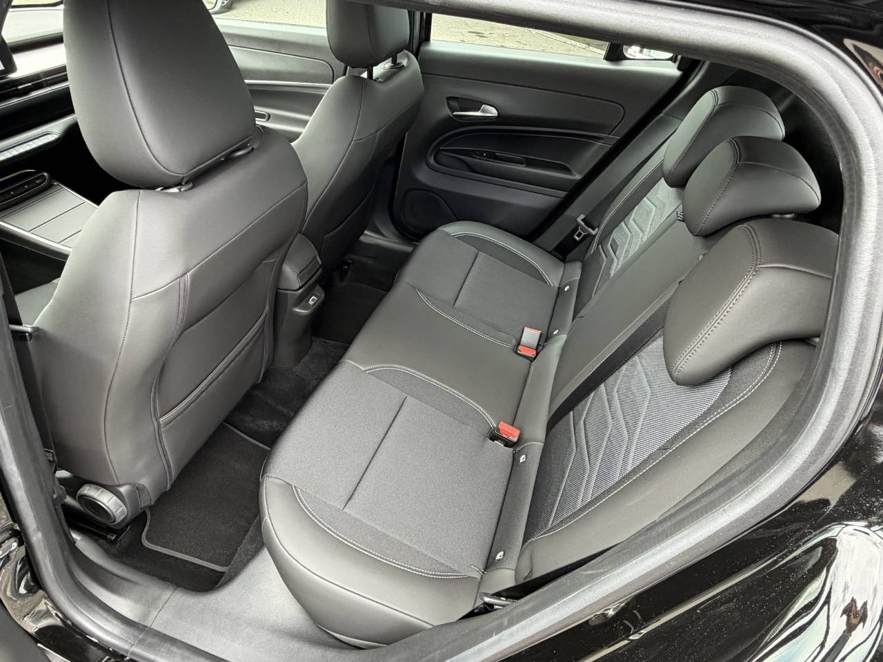 JEEP Avenger Altitude Plus-image-8